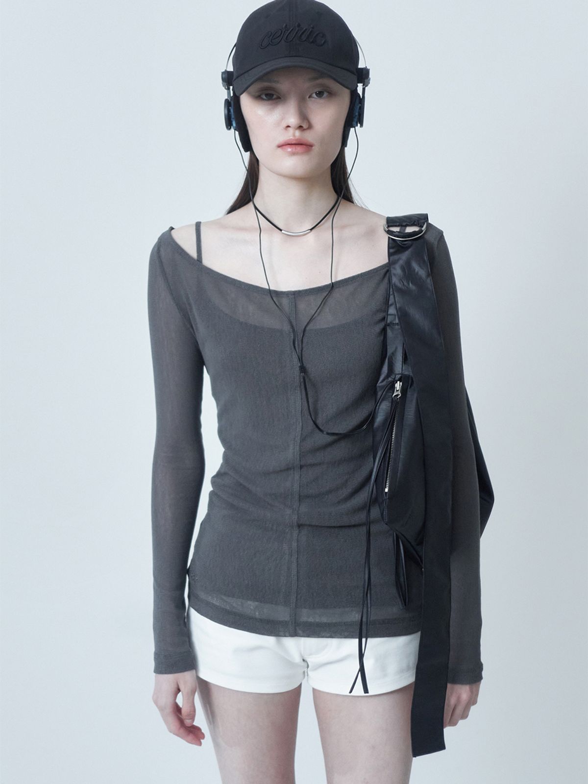 세릭(CERRIC) EMBOSS LOGO EARFLAP CAP / BLACK