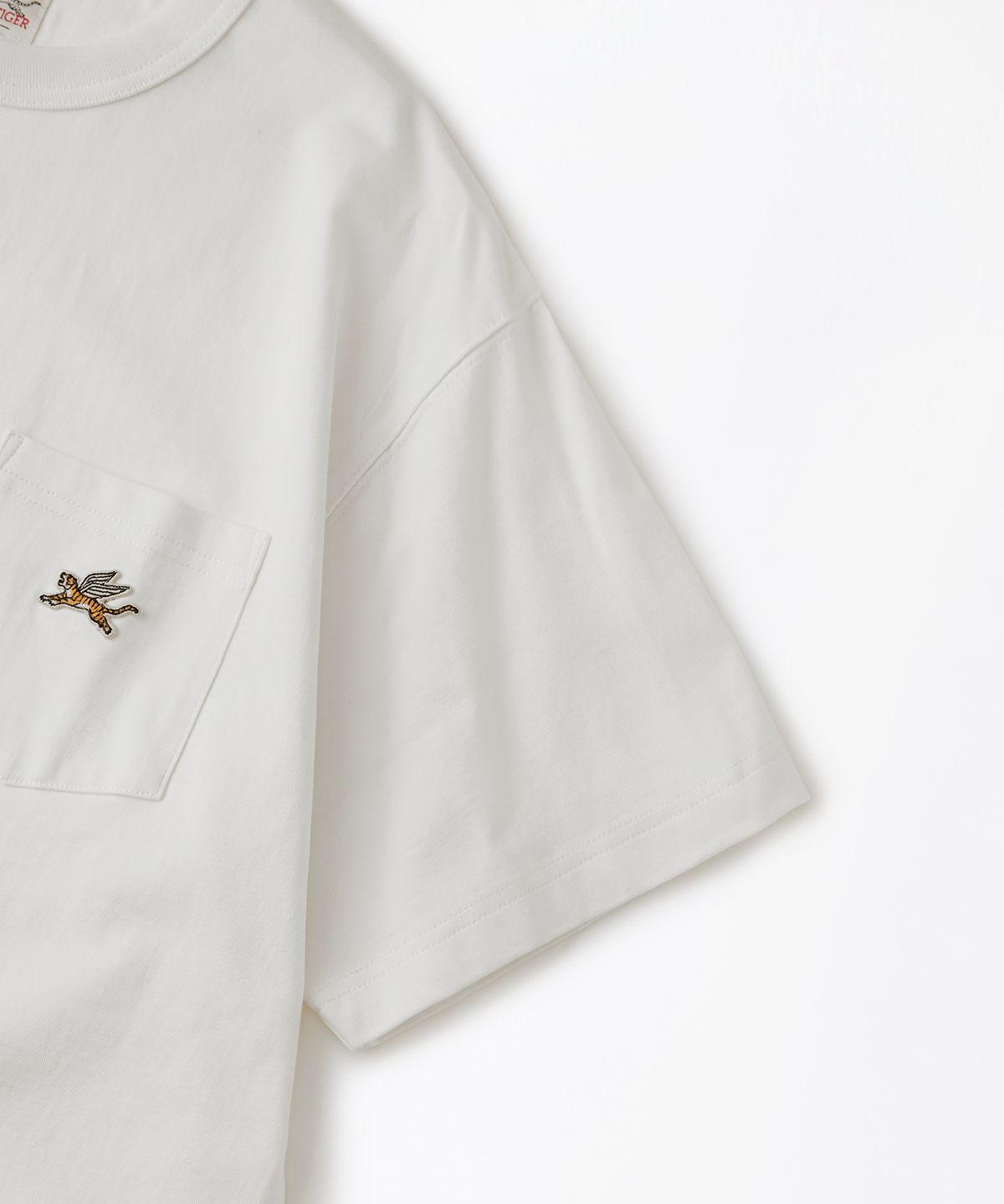 아웃스탠딩(OUTSTANDING) MIGHTY TIGER LOGO POCKET TEE_OFF WHITE