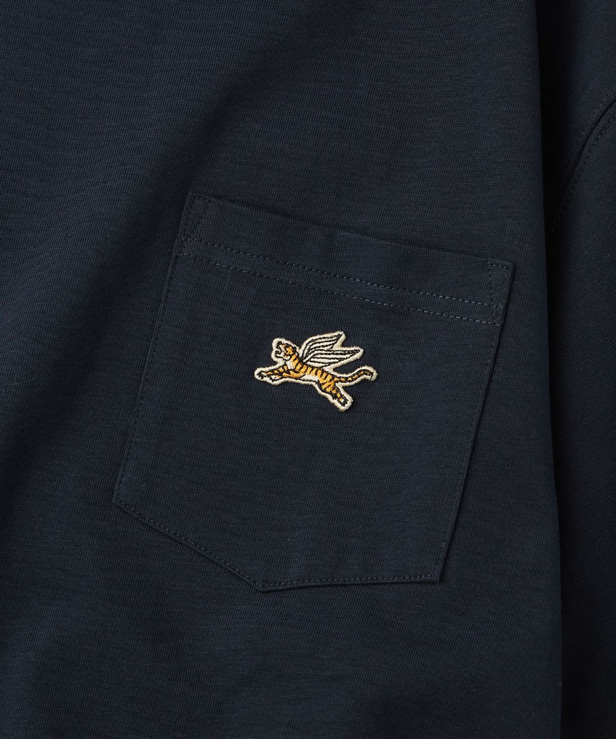 아웃스탠딩(OUTSTANDING) MIGHTY TIGER LOGO POCKET TEE_NAVY