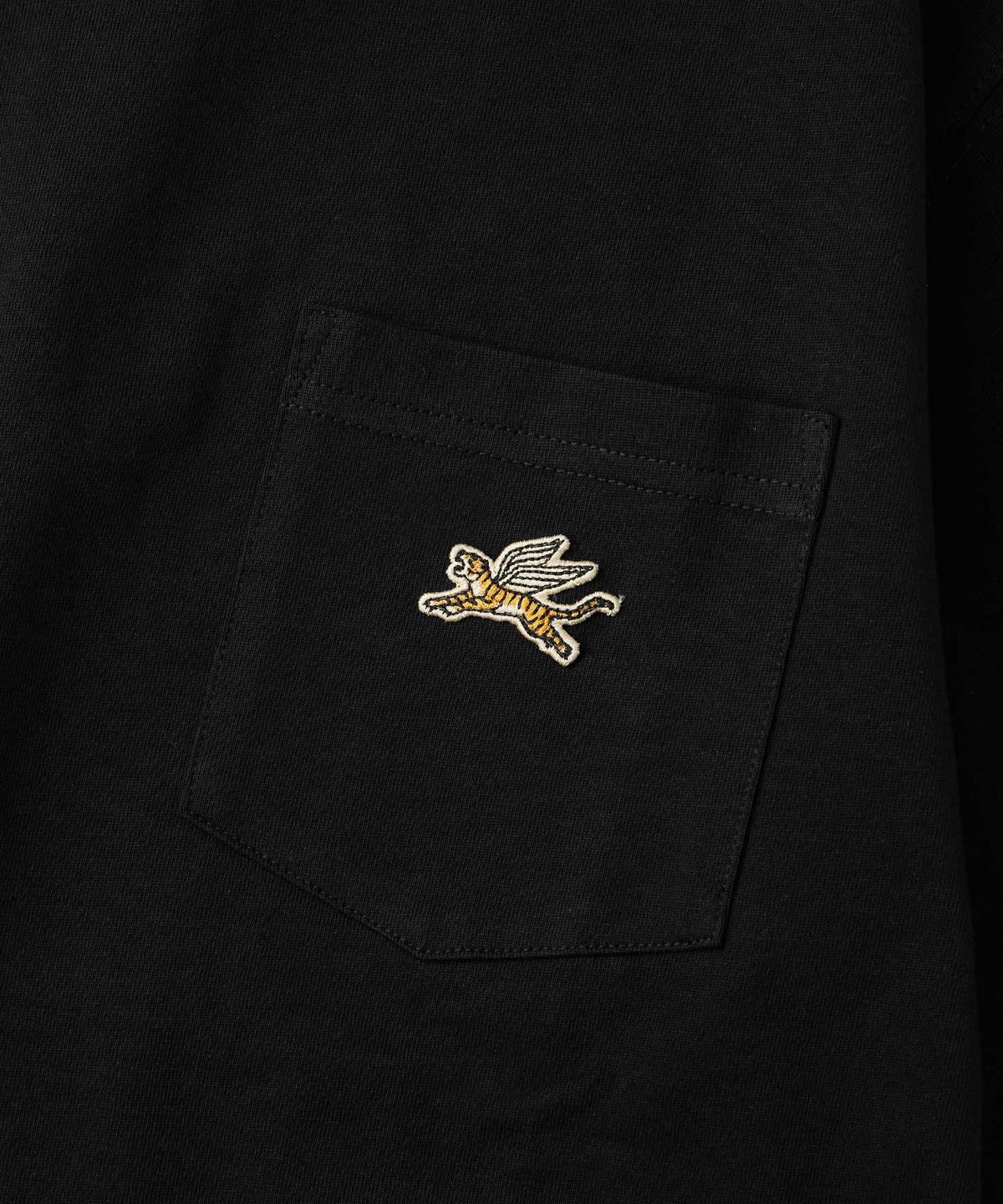 아웃스탠딩(OUTSTANDING) MIGHTY TIGER LOGO POCKET TEE_BLACK