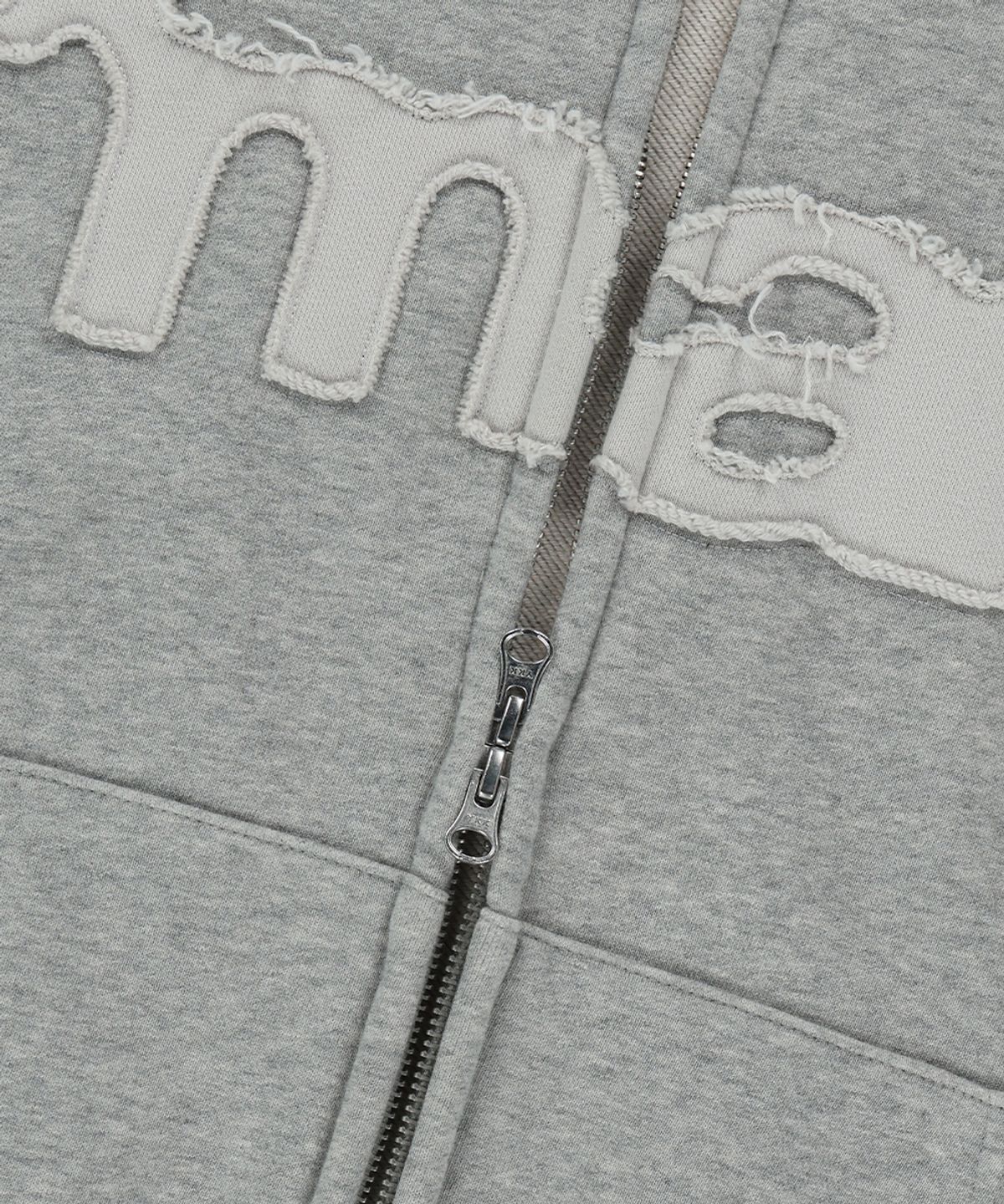 마하그리드(MAHAGRID) mah CUT OFF APPLIQUE ZIP-UP HOODIE GREY(MG2FSMM492A)
