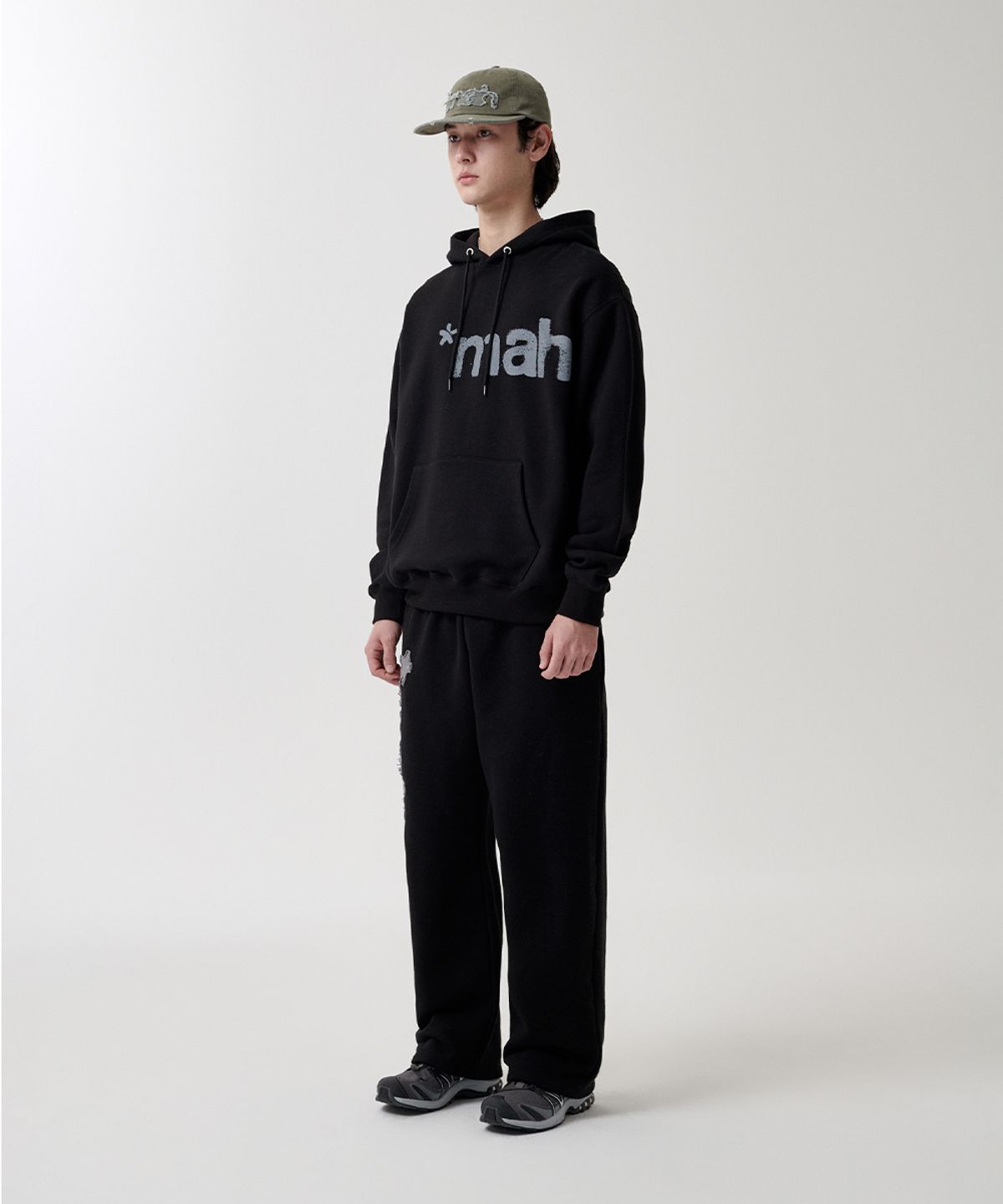 마하그리드(MAHAGRID) mah CUT OFF APPLIQUE SWEATPANT BLACK(MG2FSMPA01A)