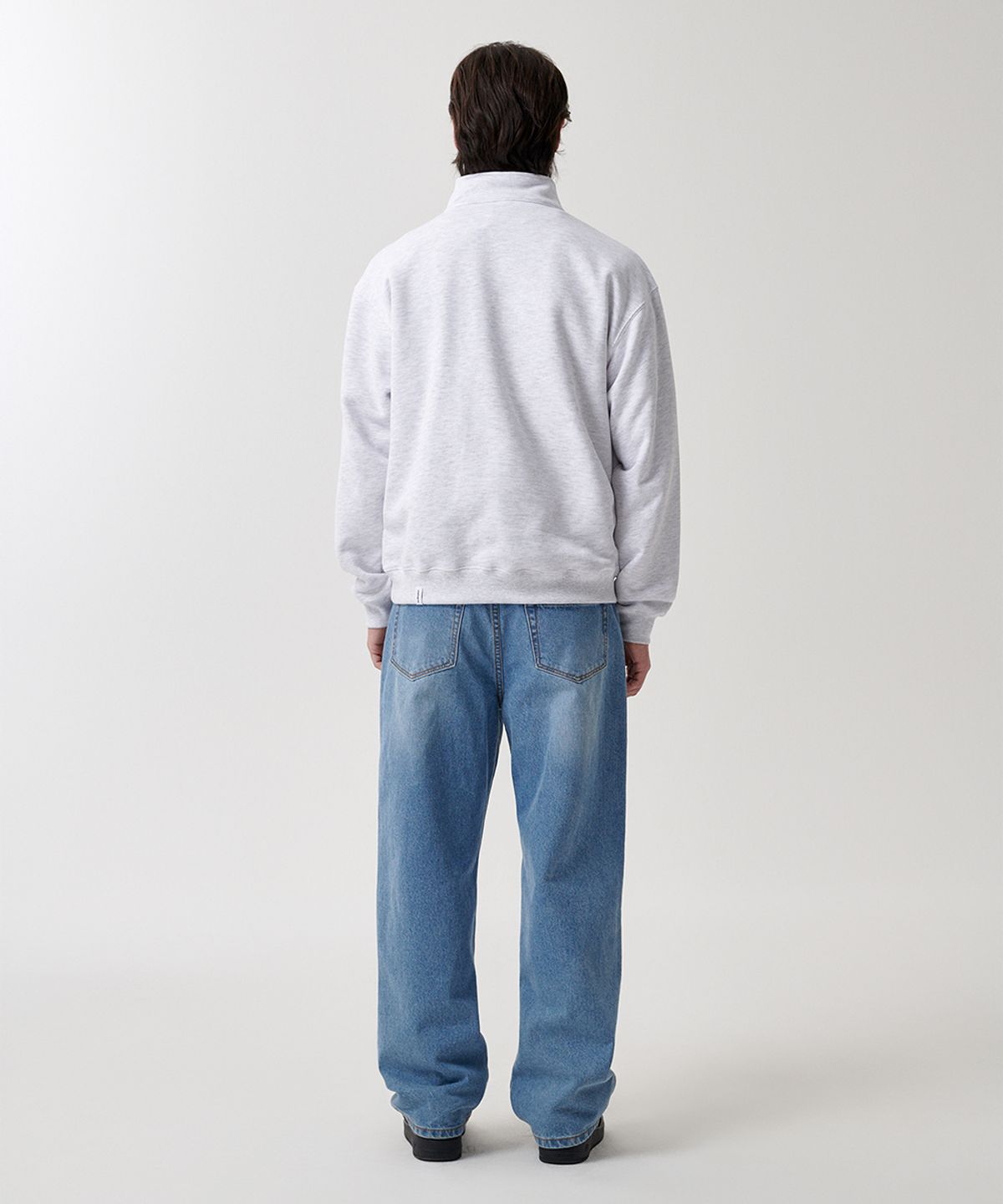 마하그리드(MAHAGRID) ARCH LOGO APPLIQUE HALF ZIP-UP SWEATSHIRT LIGHT GREY(MG2FSMM444A)