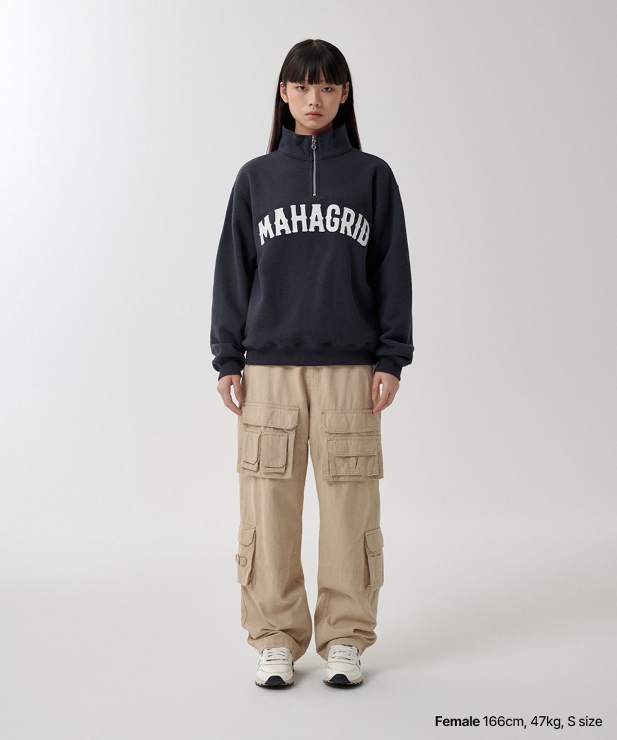 마하그리드(MAHAGRID) ARCH LOGO APPLIQUE HALF ZIP-UP SWEATSHIRT NAVY(MG2FSMM444A)