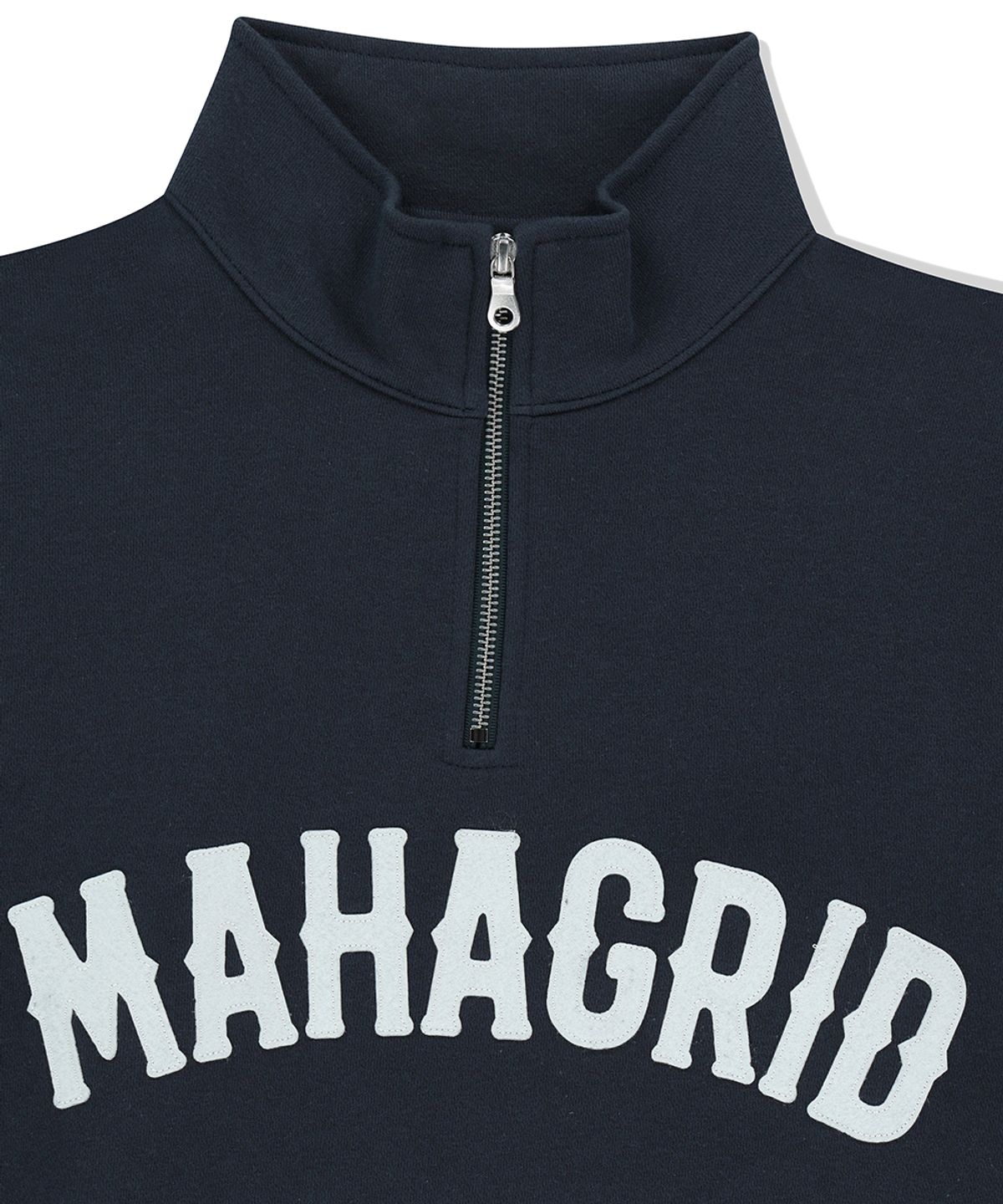 마하그리드(MAHAGRID) ARCH LOGO APPLIQUE HALF ZIP-UP SWEATSHIRT NAVY(MG2FSMM444A)
