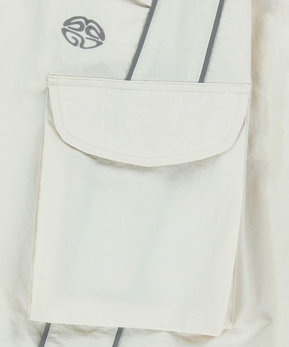마하그리드(MAHAGRID) NYLON CARGO PARACHUTE PANT IVORY(MG2FSMPA20A)