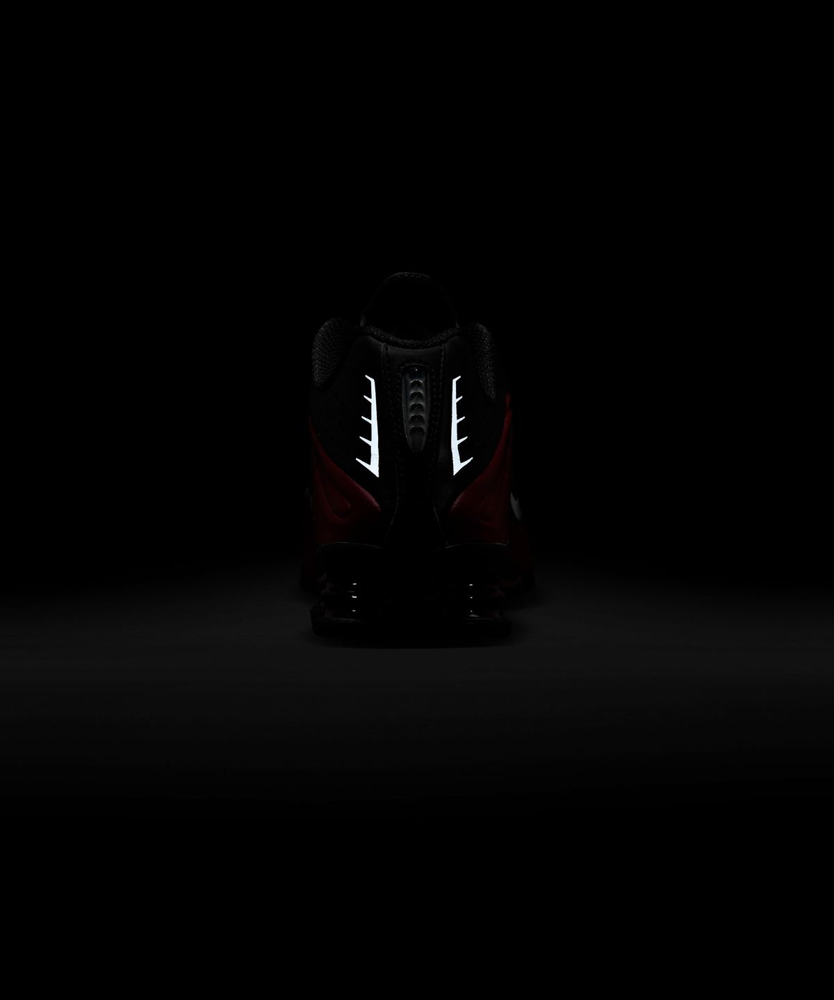 나이키(NIKE) 샥스 R4 W - 블랙:팀 레드:메탈릭 실버 / AR3565-009
