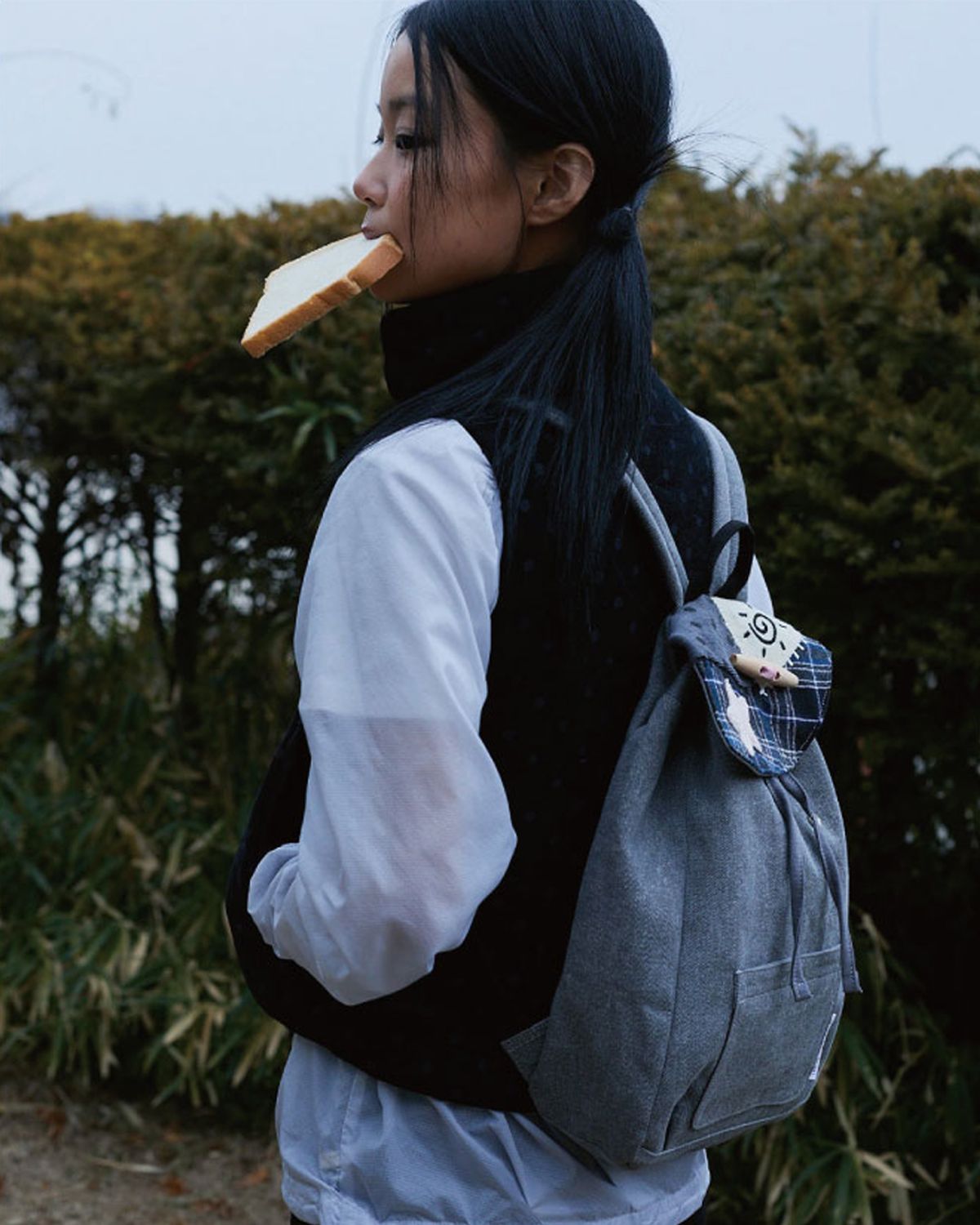 더뮤지엄비지터(THEMUSEUMVISITOR) PATCHWORK STRING MINI BACKPACK (GREY)