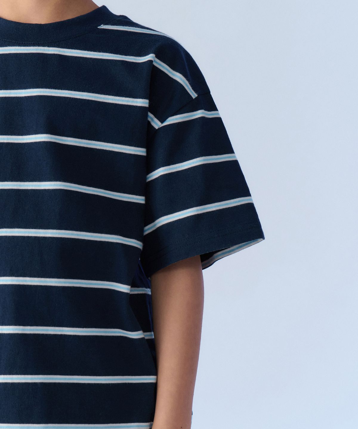 무신사 스탠다드 키즈(MUSINSA STANDARD KIDS) 멀티 스트라이프 크루 넥 티셔츠 2 [네이비]