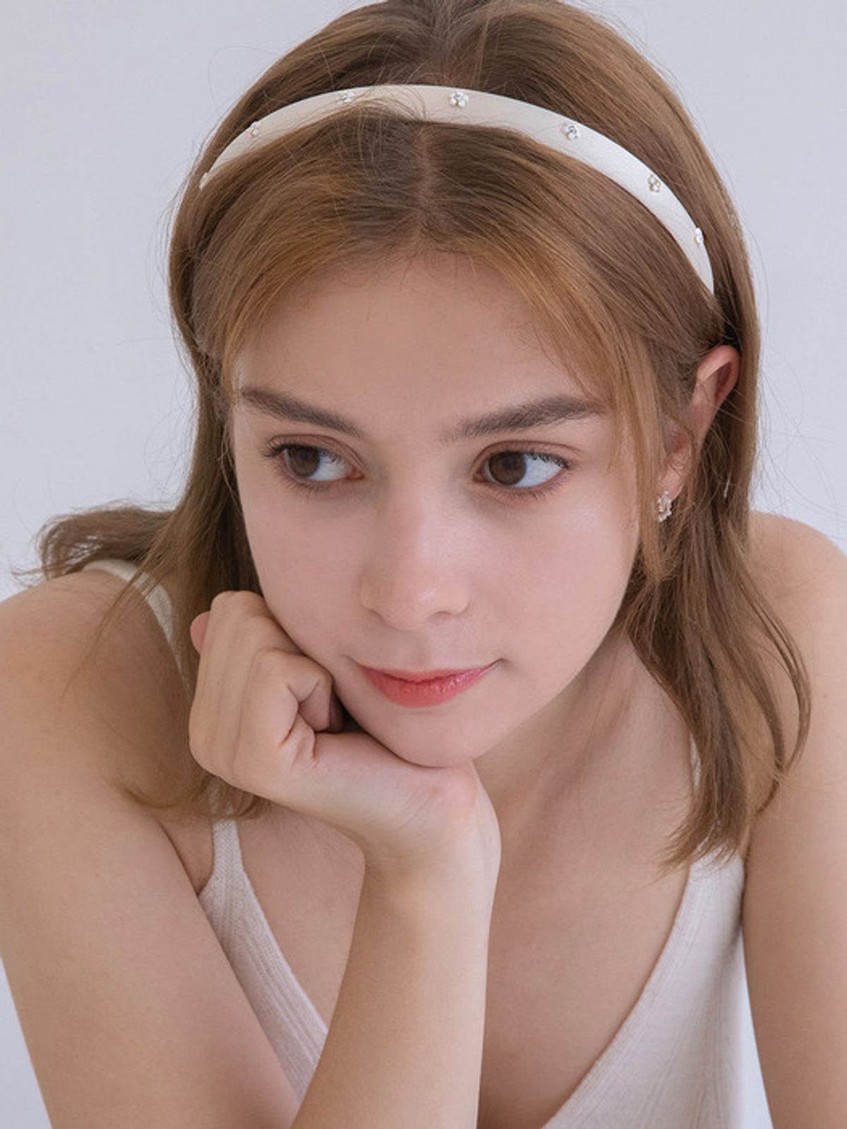 겟미블링(GETMEBLING) 새틴 플라워 베드 헤어밴드