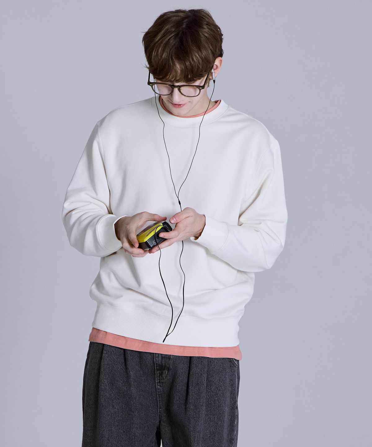 베이직하우스(BASIC HOUSE) CP 맨투맨 티셔츠 아이보리 LYTS0104