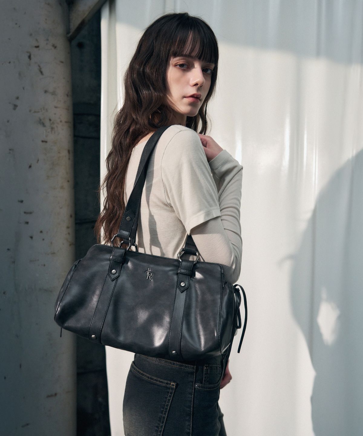 레더리(LEATHERY) 더플 레더 숄더백 [BLACK]