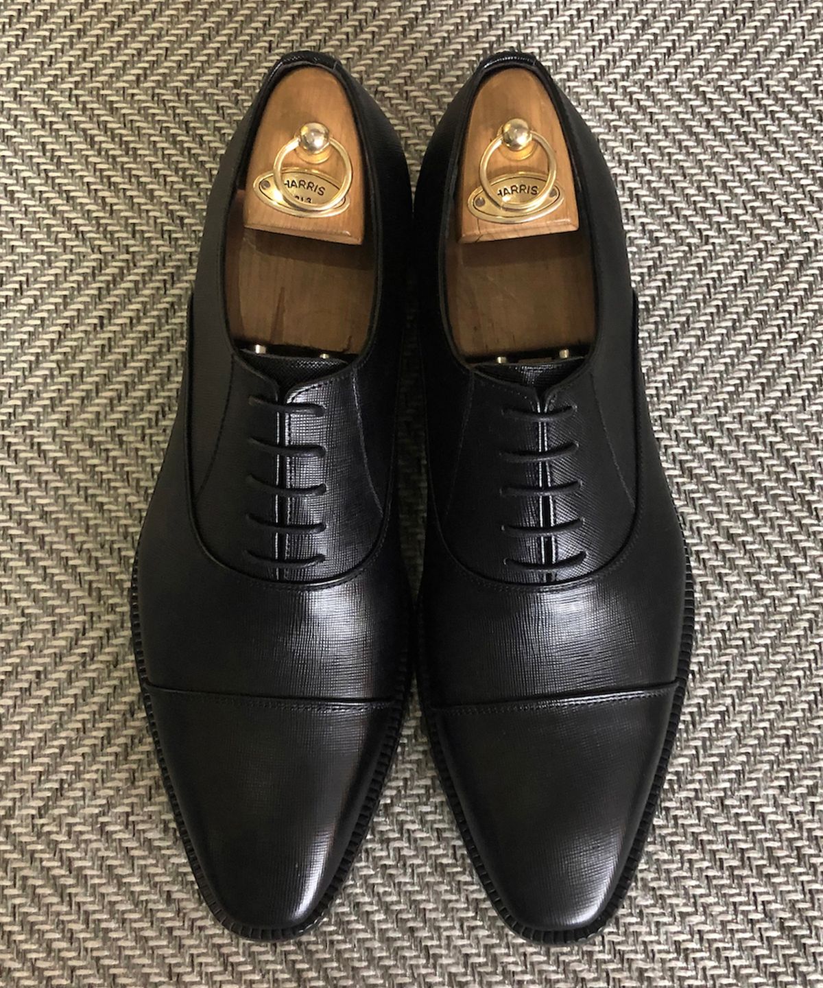 조앤슈(JOENSHOE) 로템 스트레이트팁 옥스퍼드 사피아노 블랙