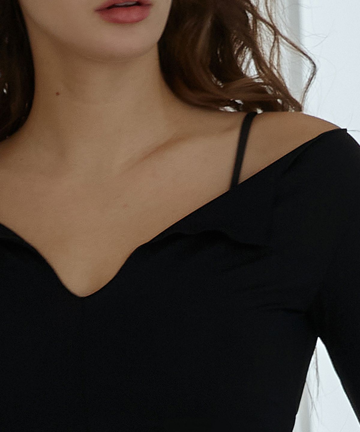 데비웨어(DEVIWEAR) 블룸 슬릿 롱슬리브 DEVI-T0122-블랙