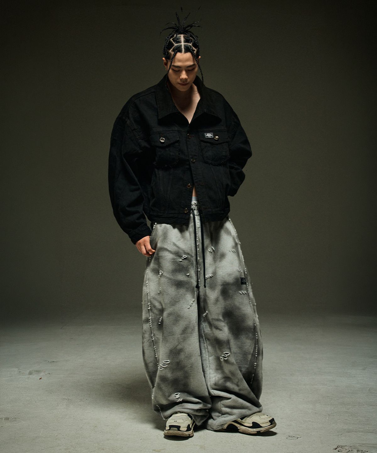 뭉(MWOONG) Oksuroad Washed Black Denim Trucker Jacket