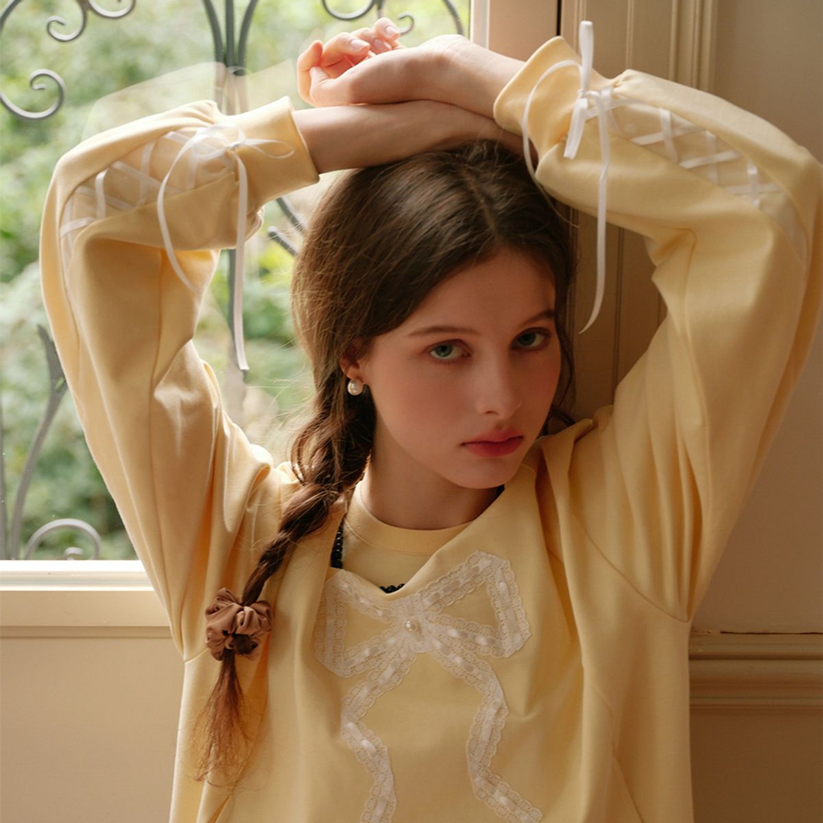 쎄무아듀(CEST MOIDEW) Cest_Lace line ribbon sweatshirt