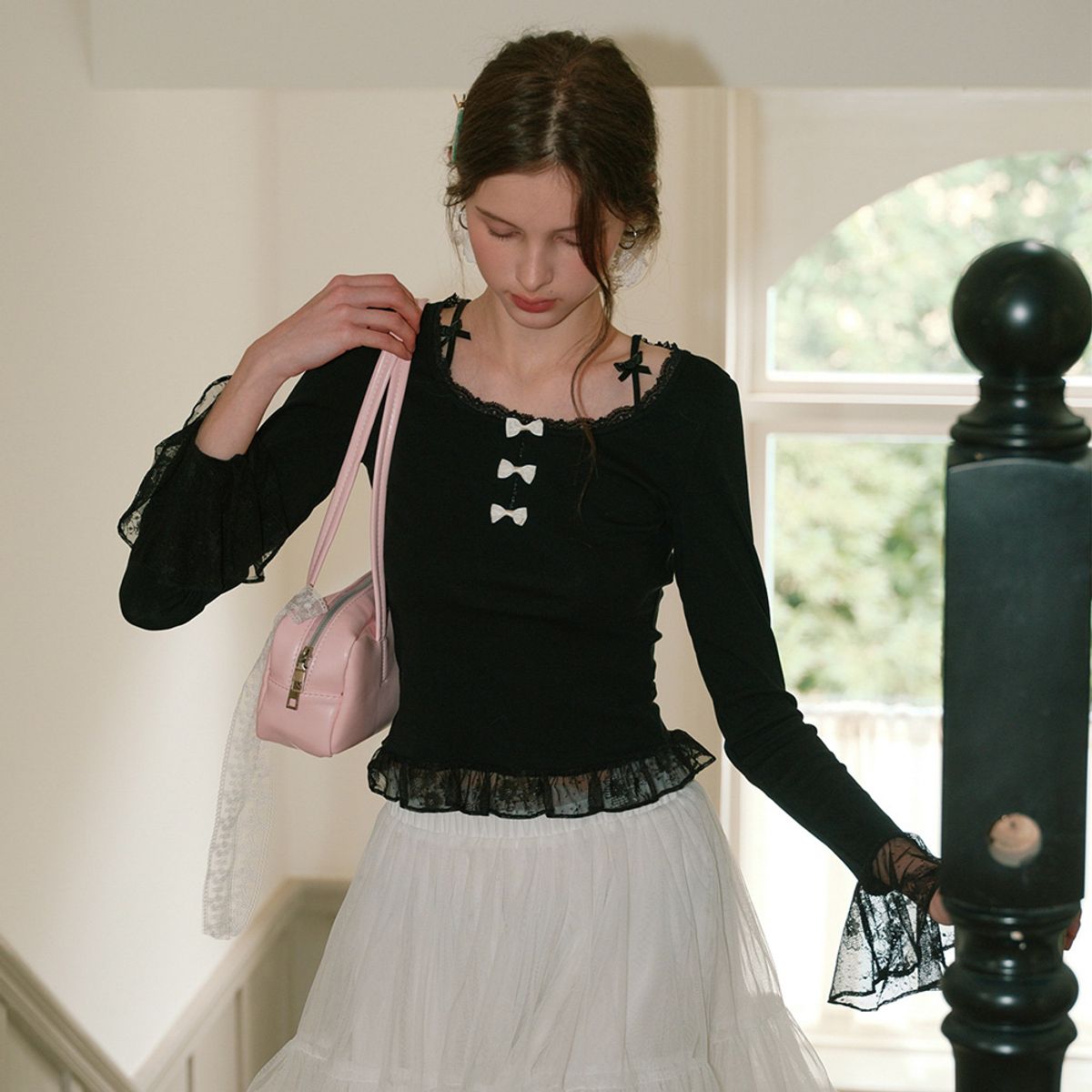 쎄무아듀(CEST MOIDEW) Cest_Bow lace trumpet sleeve top