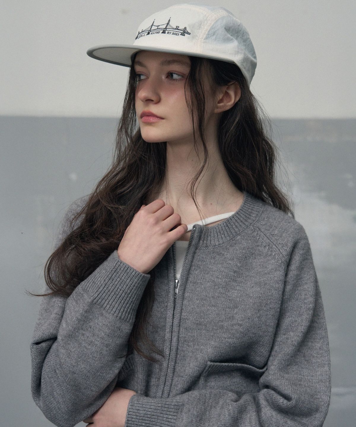 레더리(LEATHERY) 브릿지 아트웍 나일론 캠프캡 [IVORY]