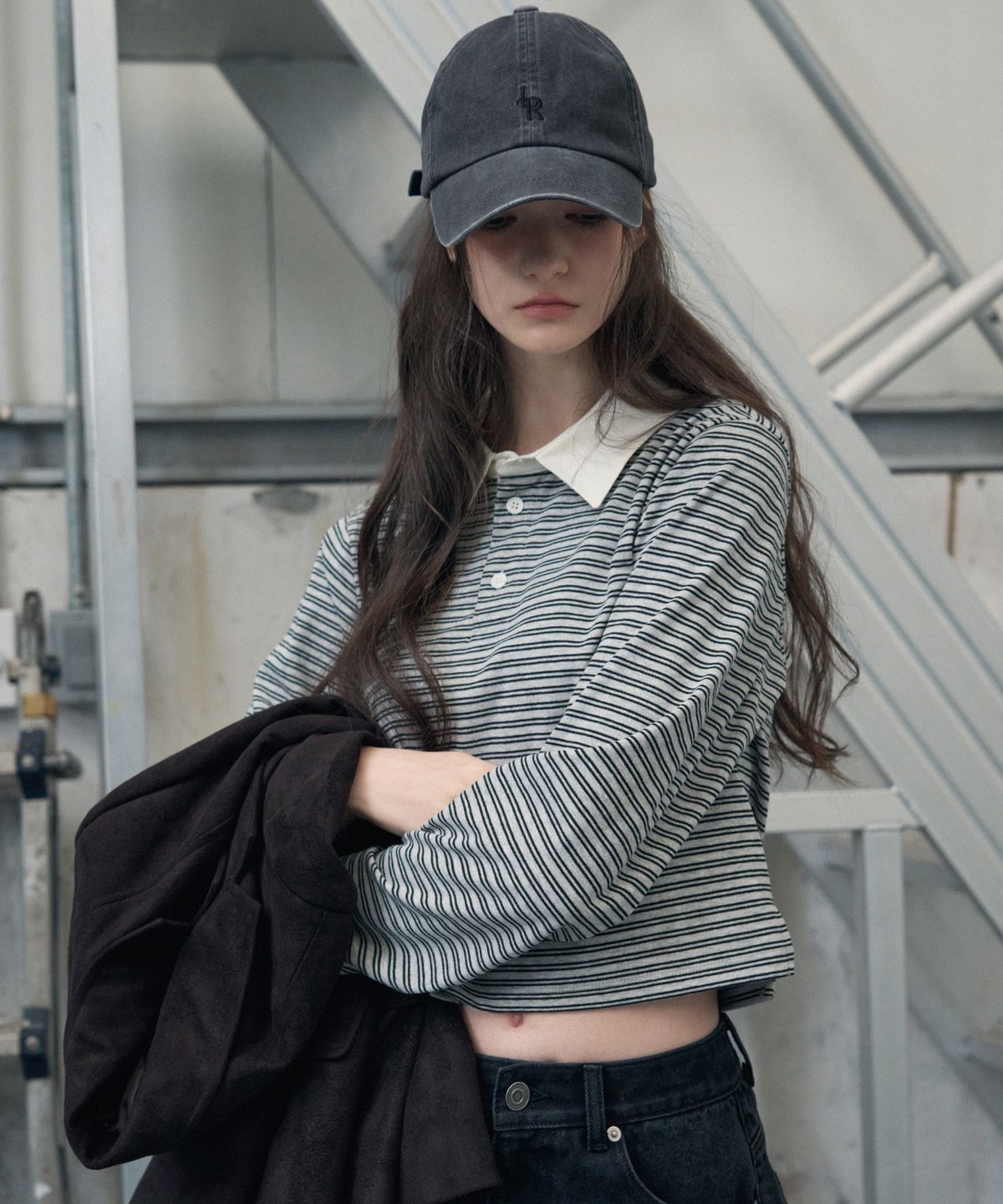 레더리(LEATHERY) 스몰 로고 워시드 코튼 볼캡 [CHARCOAL]