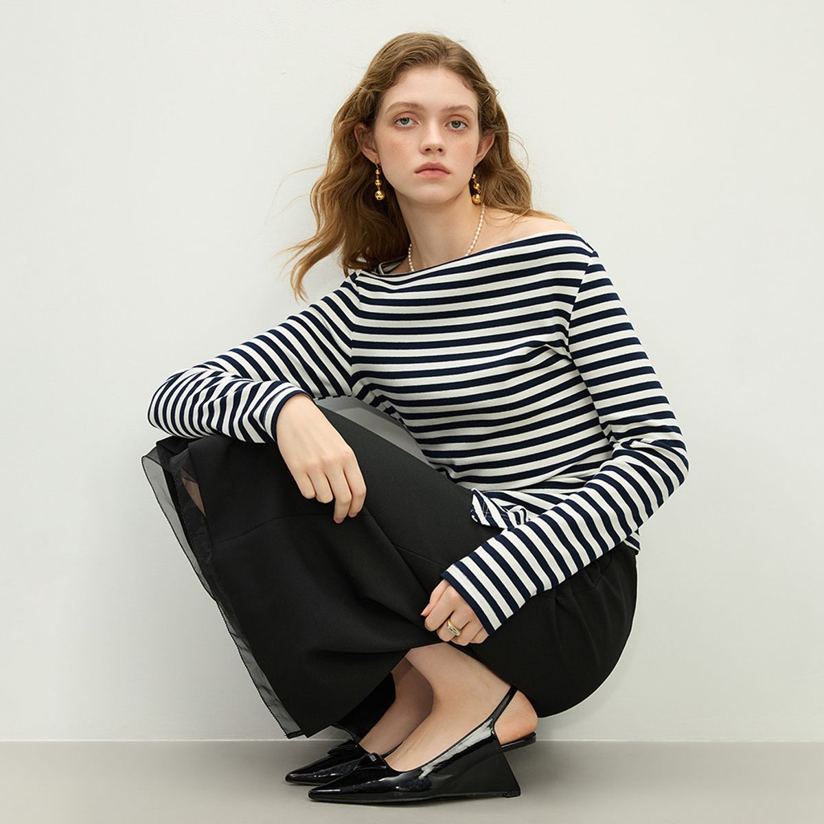 웬스데이딜라잇(WEDNESDAY DELIGHT) WD_Off shoulder striped long sleeve top