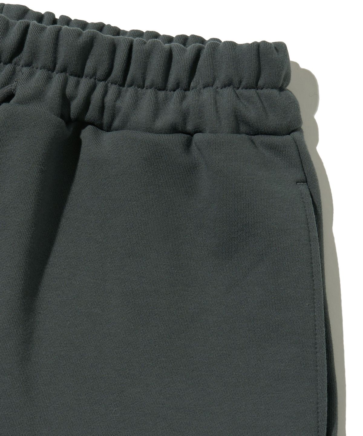 브라운브레스(BROWNBREATH) BB TAG WIDE FIT SWEAT PANTS - DARK GREEN