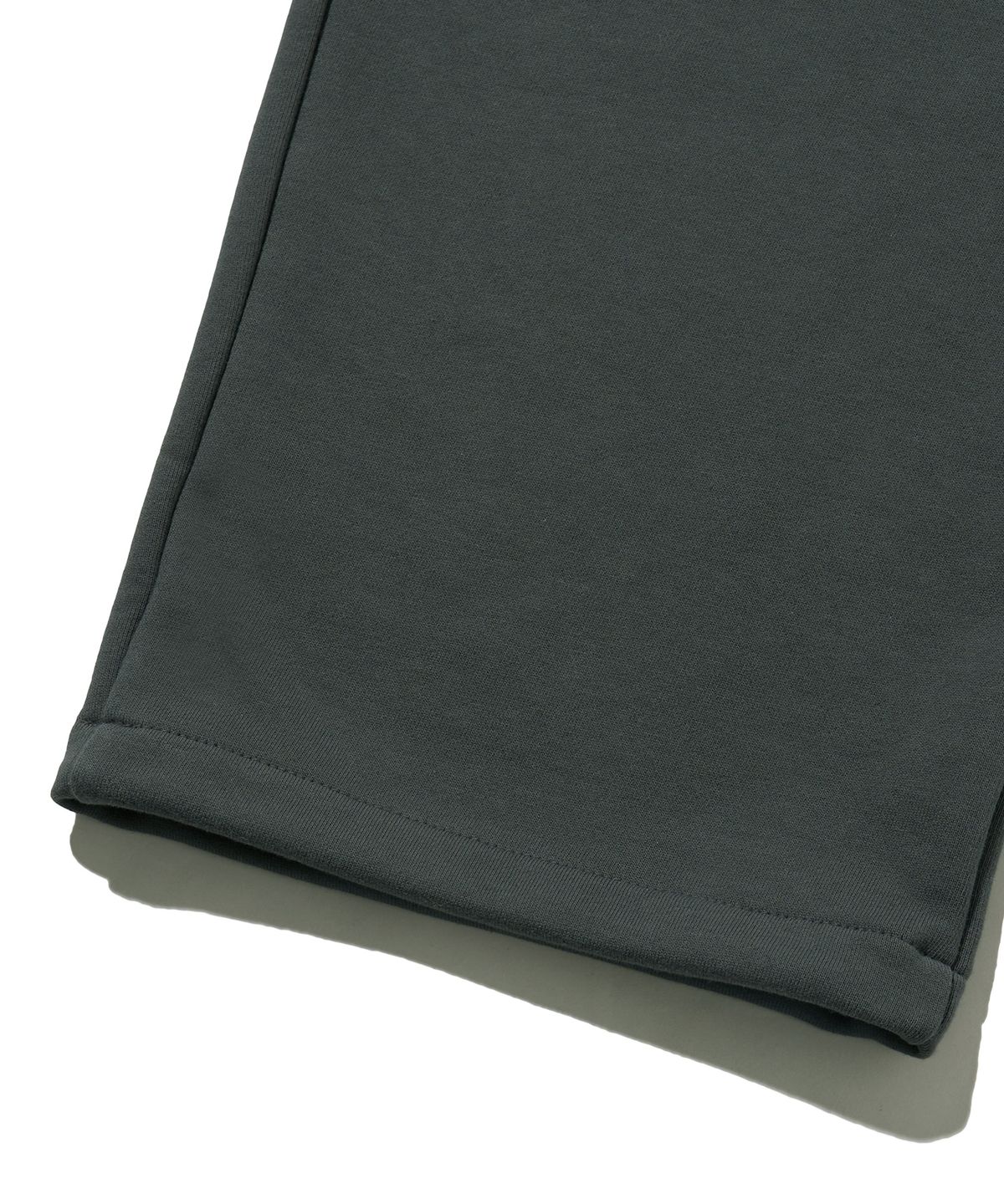 브라운브레스(BROWNBREATH) BB TAG WIDE FIT SWEAT PANTS - DARK GREEN