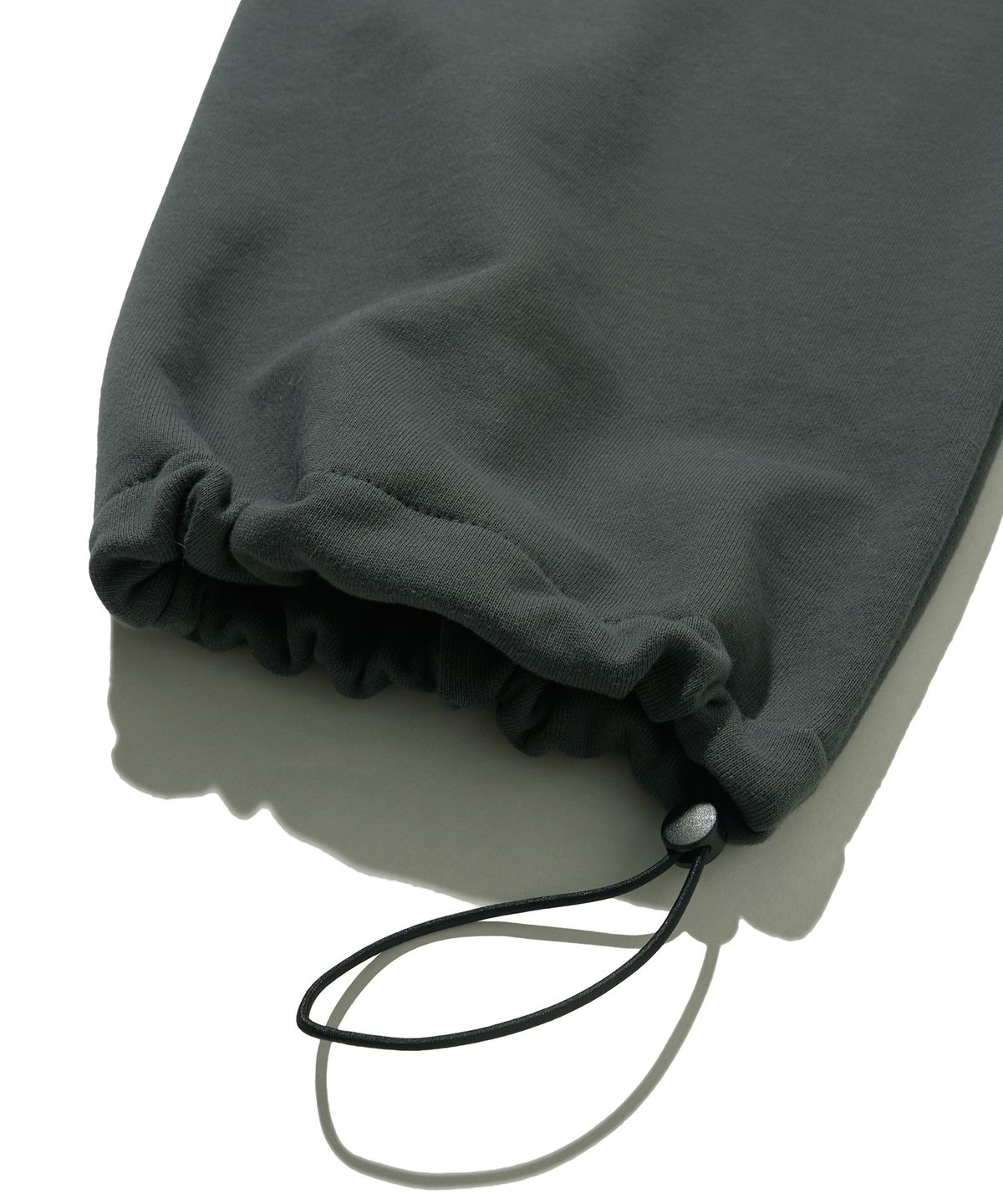 브라운브레스(BROWNBREATH) BB TAG WIDE FIT SWEAT PANTS - DARK GREEN