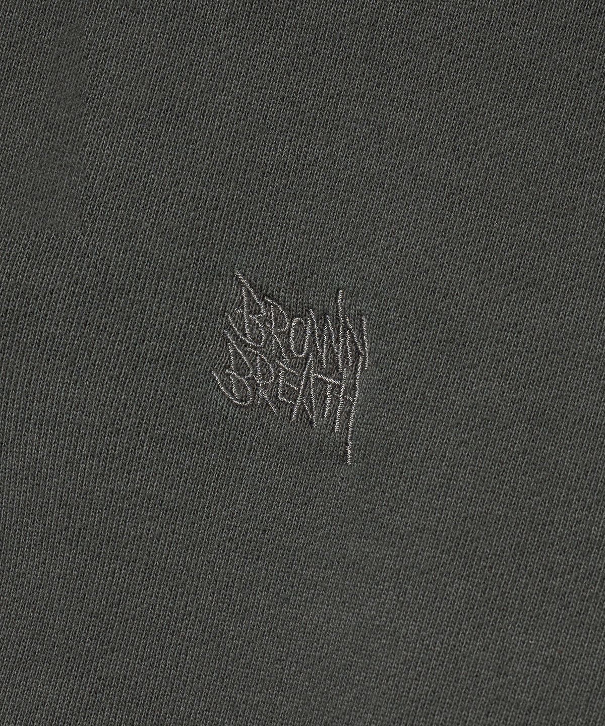 브라운브레스(BROWNBREATH) PIGMENT TAG HOODIE - CHARCOAL