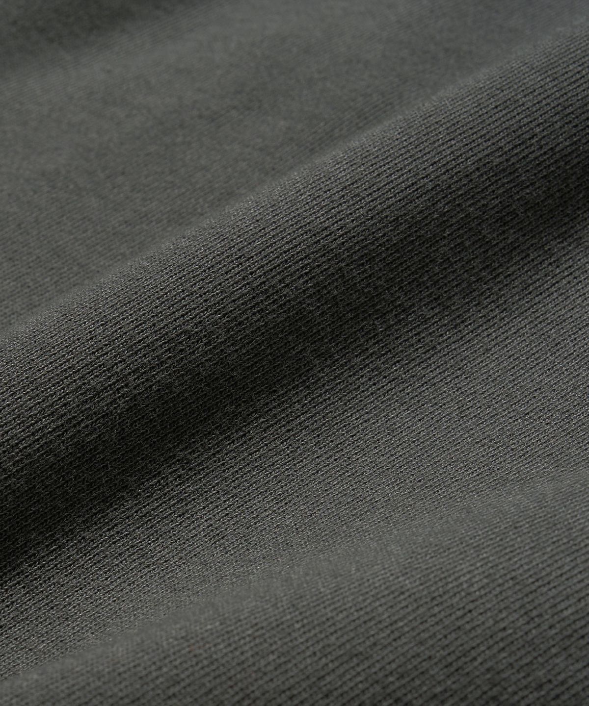 브라운브레스(BROWNBREATH) PIGMENT TAG HOODIE - CHARCOAL