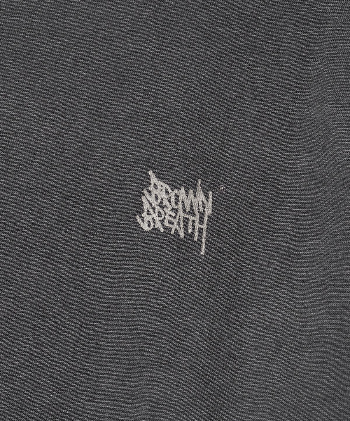 브라운브레스(BROWNBREATH) TAG PIGMENT LONGSLEEVE - CHARCOAL