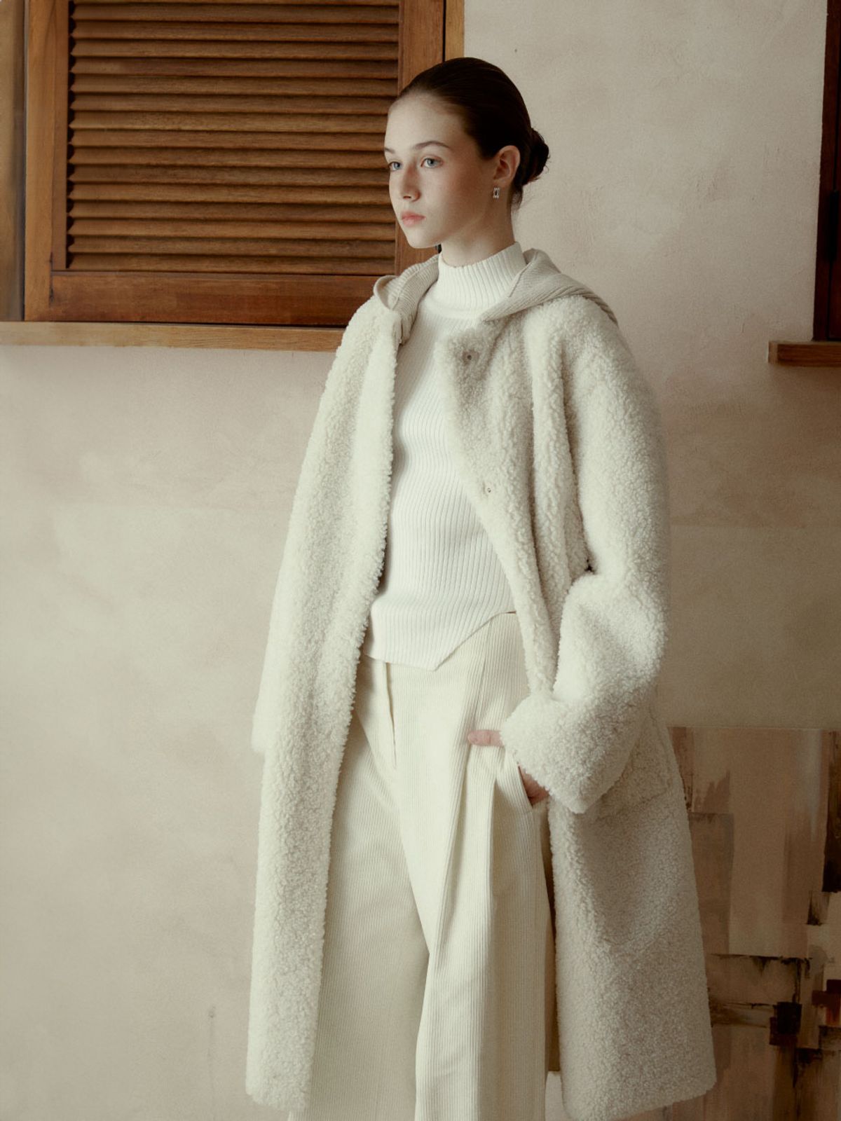 뮤제(MUSEE) NU MOUTON Shearing Reversible LONG Mustang Coat_Ecru Ivory