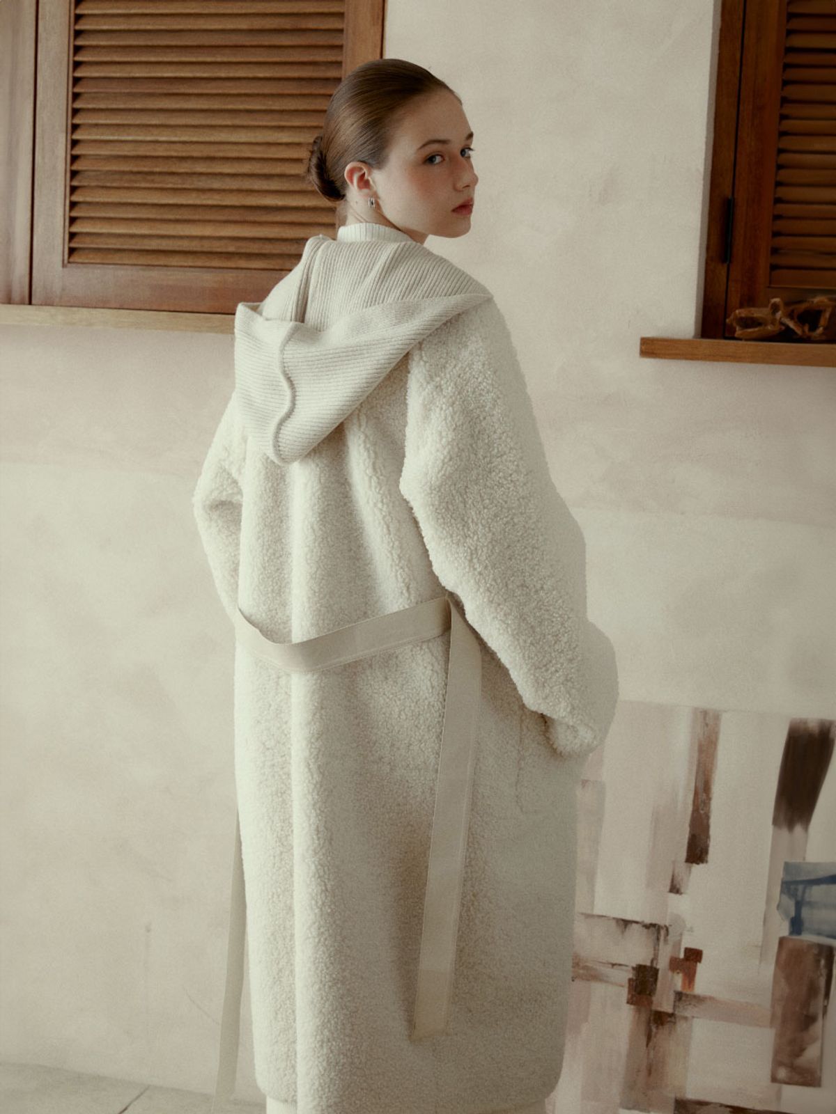 뮤제(MUSEE) NU MOUTON Shearing Reversible LONG Mustang Coat_Ecru Ivory