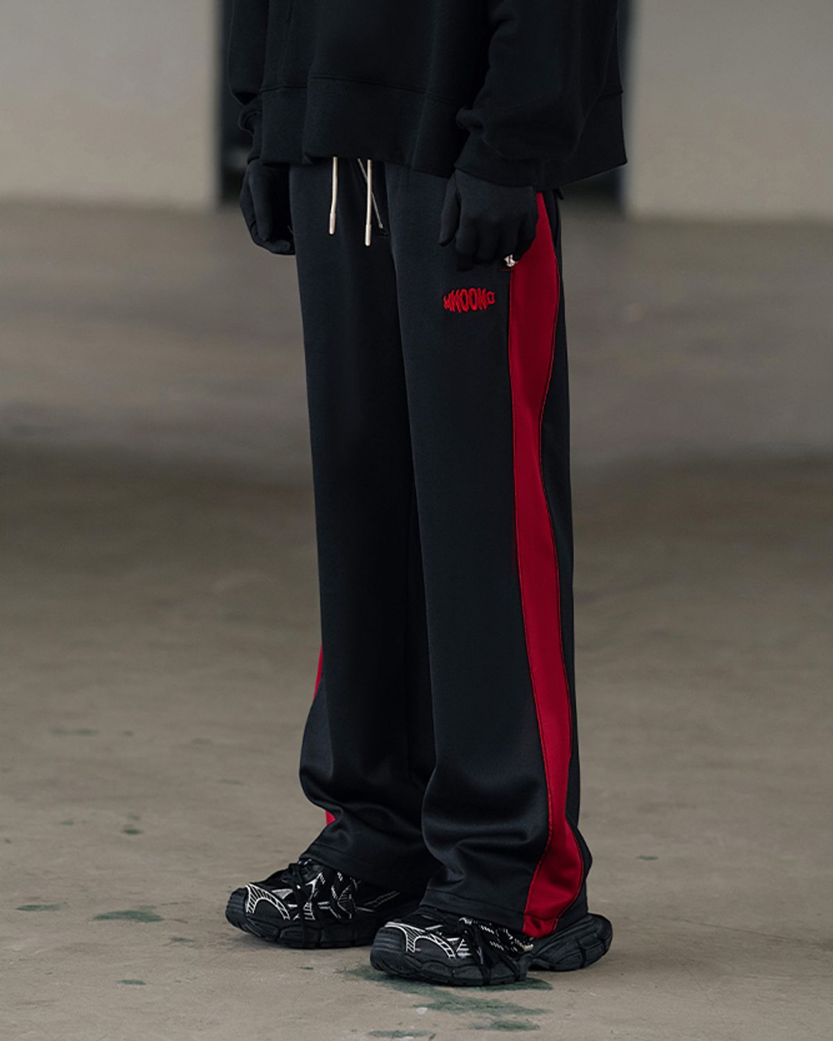 뭉(MWOONG) Tracksuit Flared-fit Pants(BLACK)
