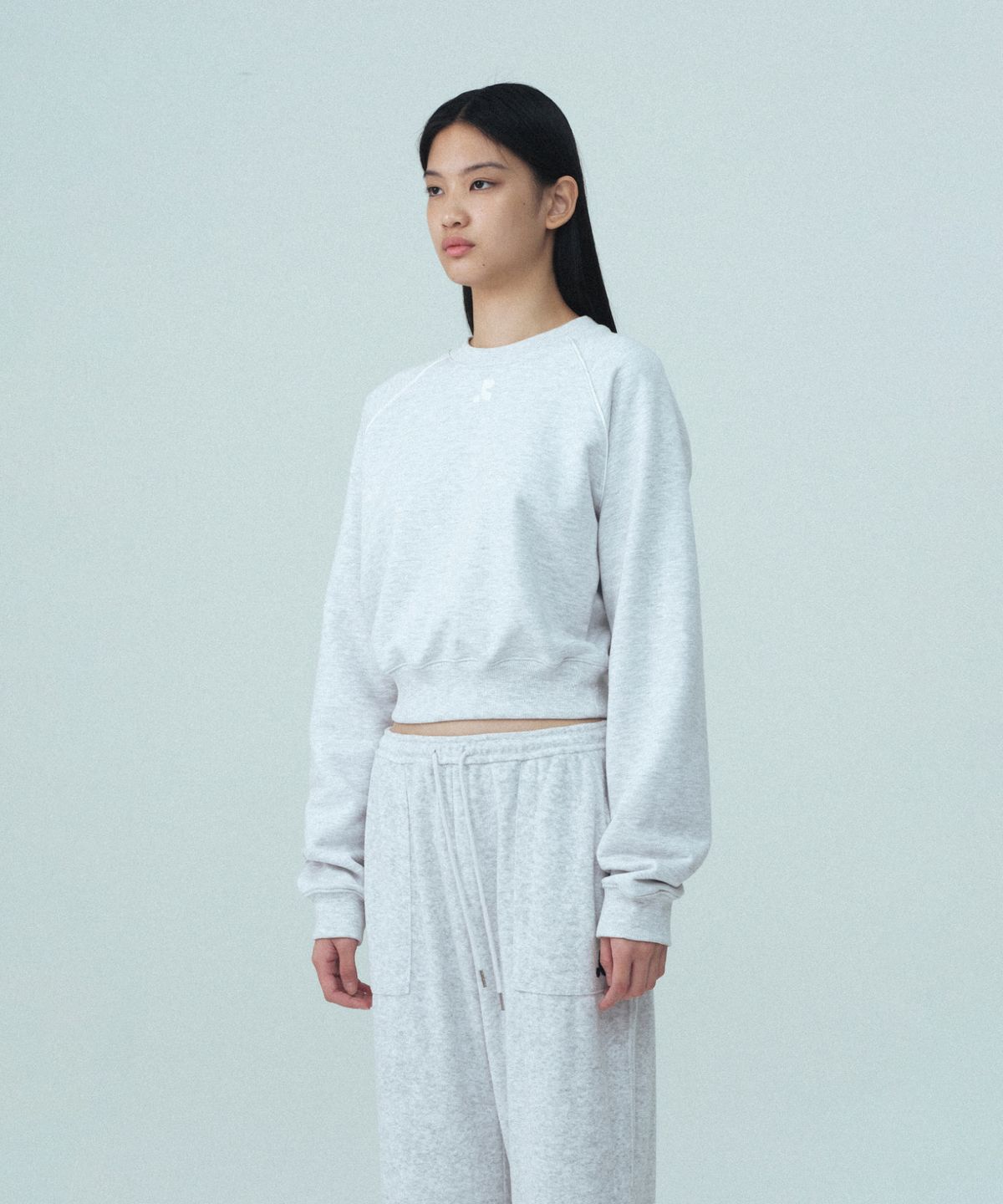 레스트앤레크레이션(REST&RECREATION) CROPPED RAGLAN SWEATSHIRT - LIGHT GREY