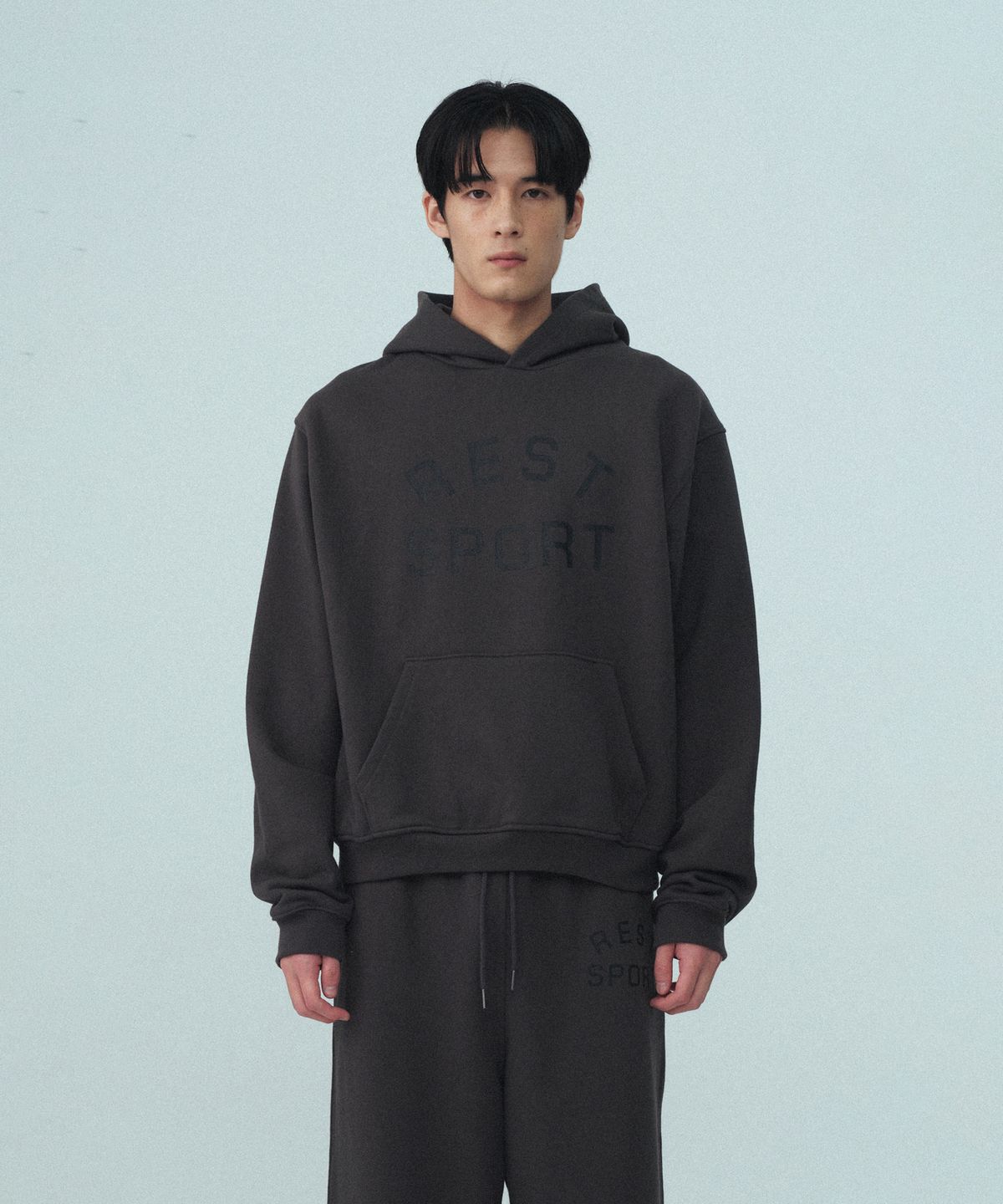 레스트앤레크레이션(REST&RECREATION) RS LOGO HOODIE - CHARCOAL