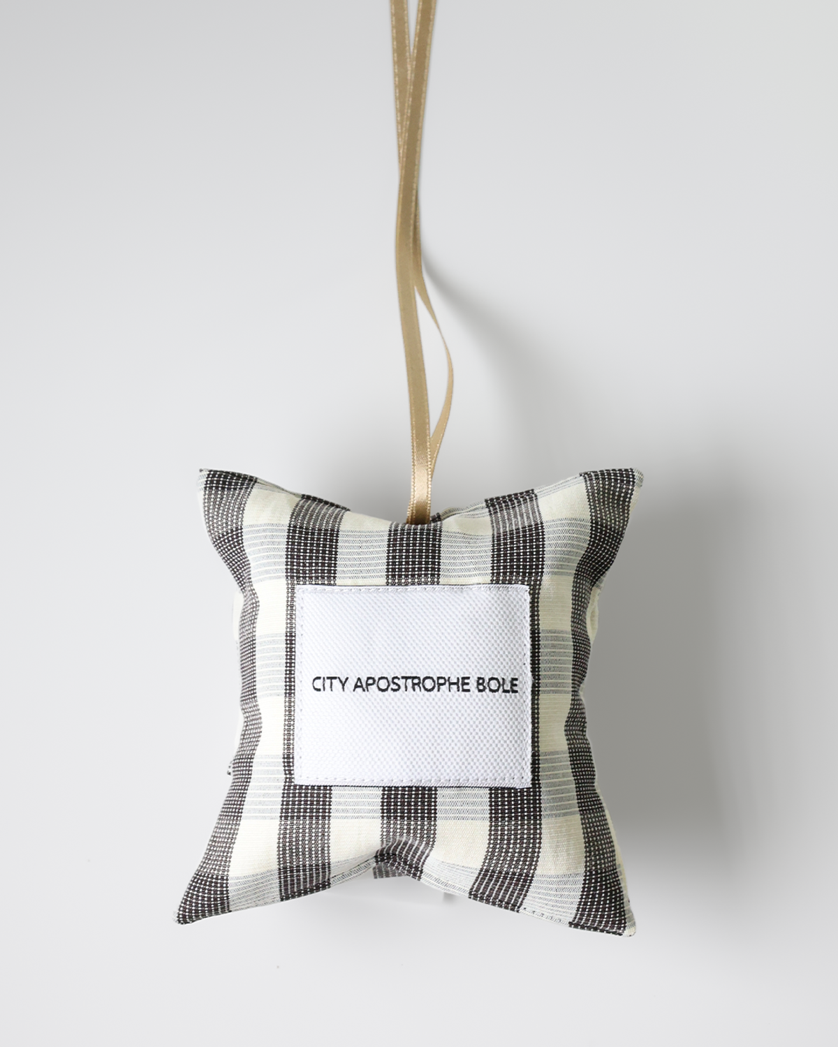 시티 아포스트로피 볼(CITYAPOSTROPHEBOLE) 블렌딩 커피와 스모키 무화과 블랙코미디 샤쉐