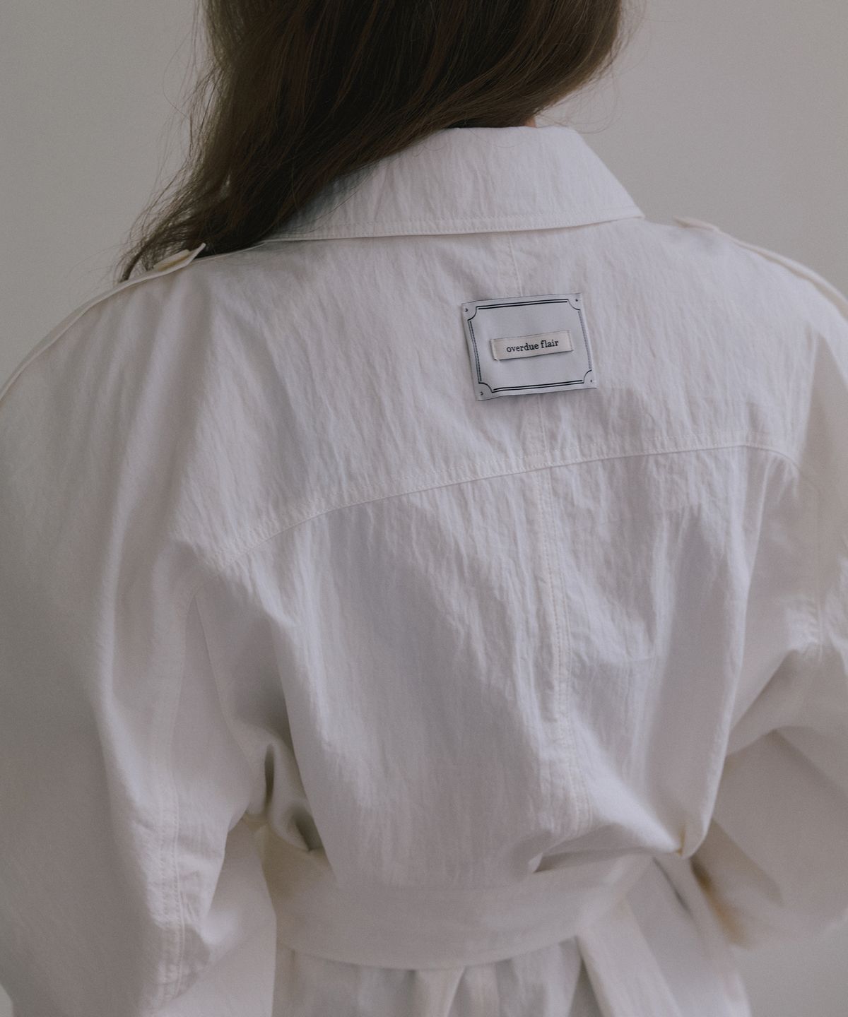 오버듀플레어(OVERDUEFLAIR) SIGNATURE VOLUME SLEEVE TRENCH COAT_WHITE