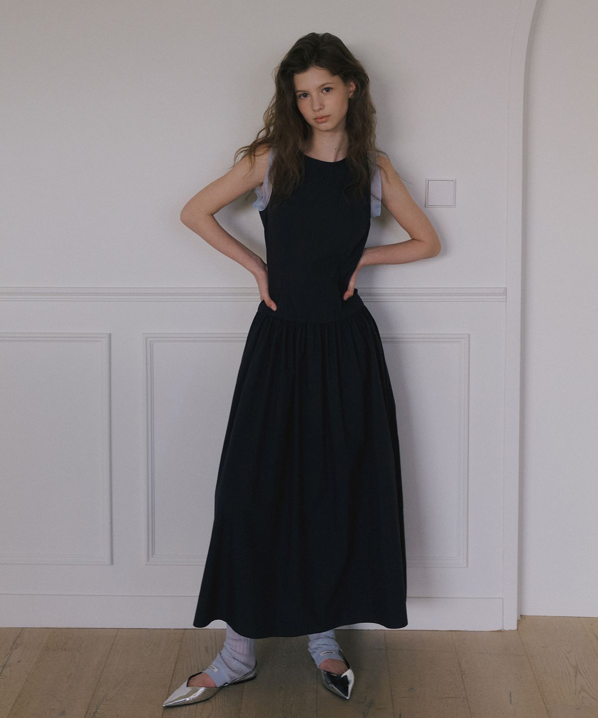 오버듀플레어(OVERDUEFLAIR) LOW WAIST CONTRAST MAXI DRESS_NAVY/LIGHT BLUE