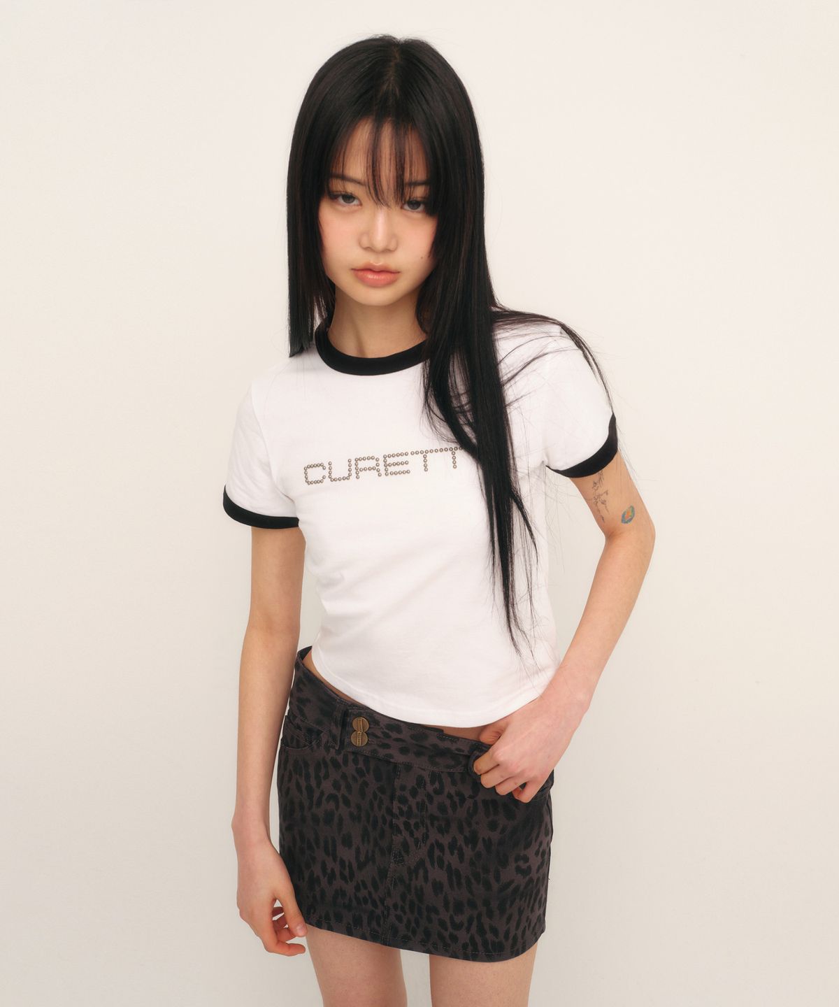 큐리티(CURETTY) C LEOPARD MINI SKIRT_CHARCOAL