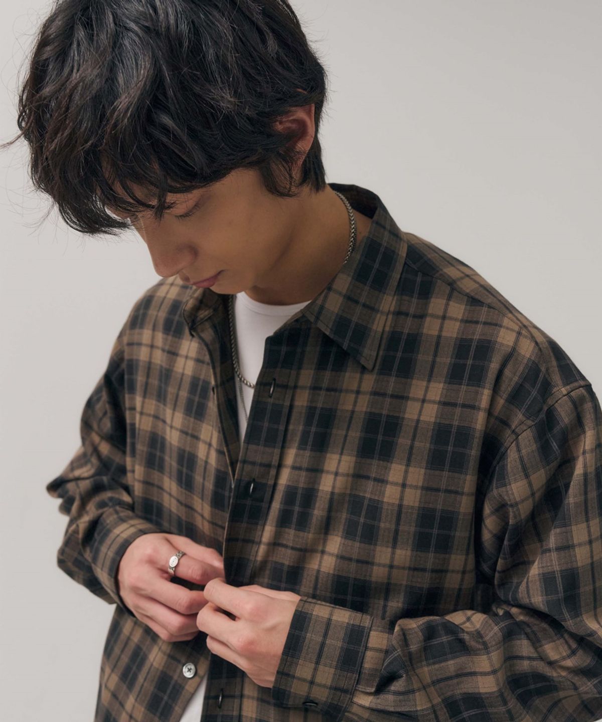 미나브(MINAV) 사일런트 오버 체크 셔츠 [베이지브라운]