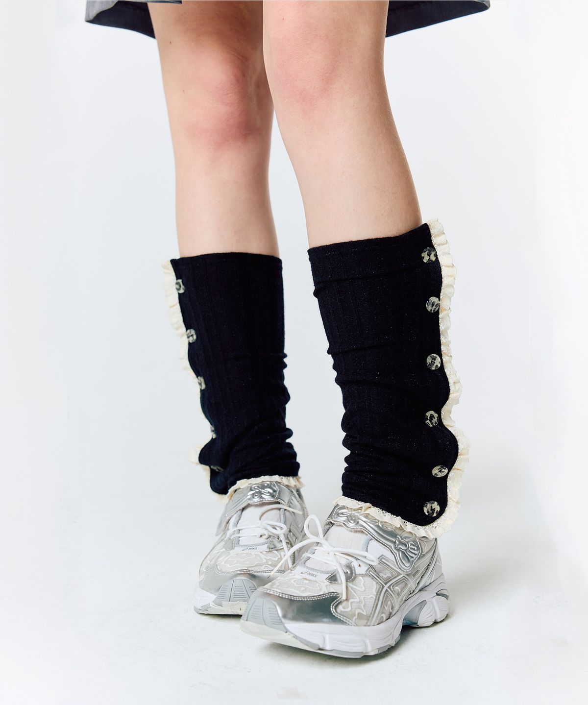 라티젠(LARTIGENT) L15 BUTTON LACE LEG WARMER (BLACK)