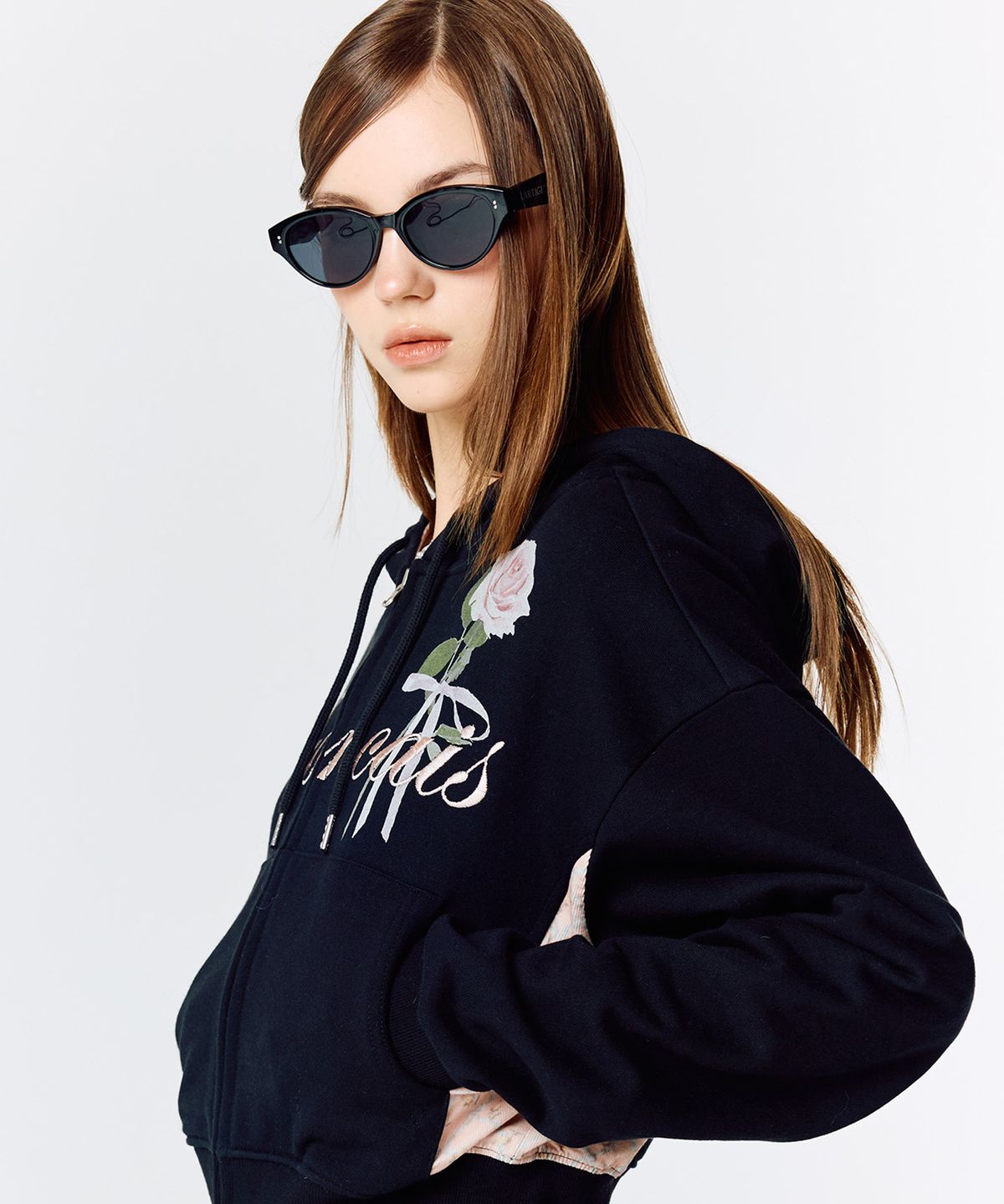 라티젠(LARTIGENT) L15 ROSE CROP HOOD ZIP-UP(BLACK)