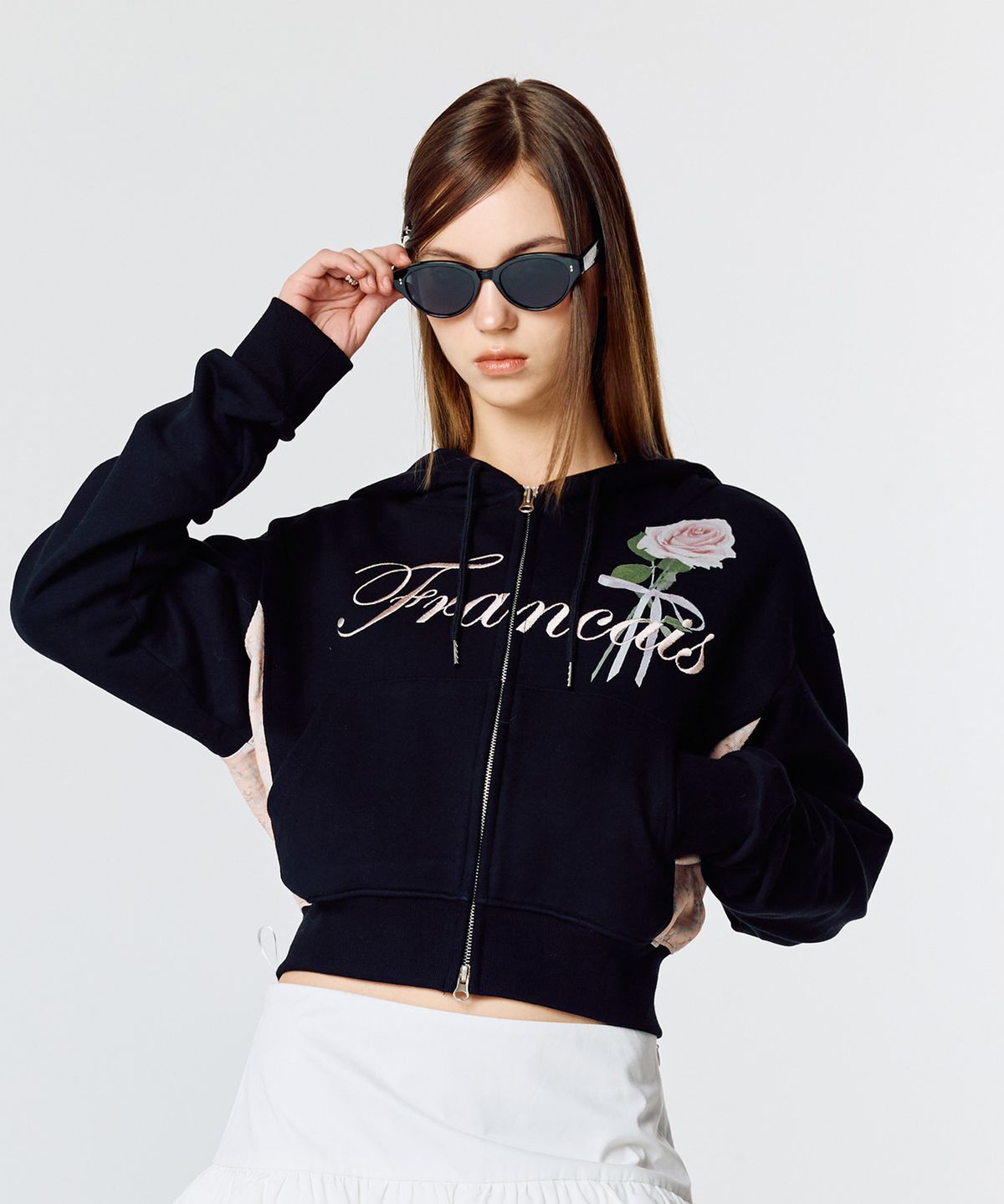 라티젠(LARTIGENT) L15 ROSE CROP HOOD ZIP-UP(BLACK)