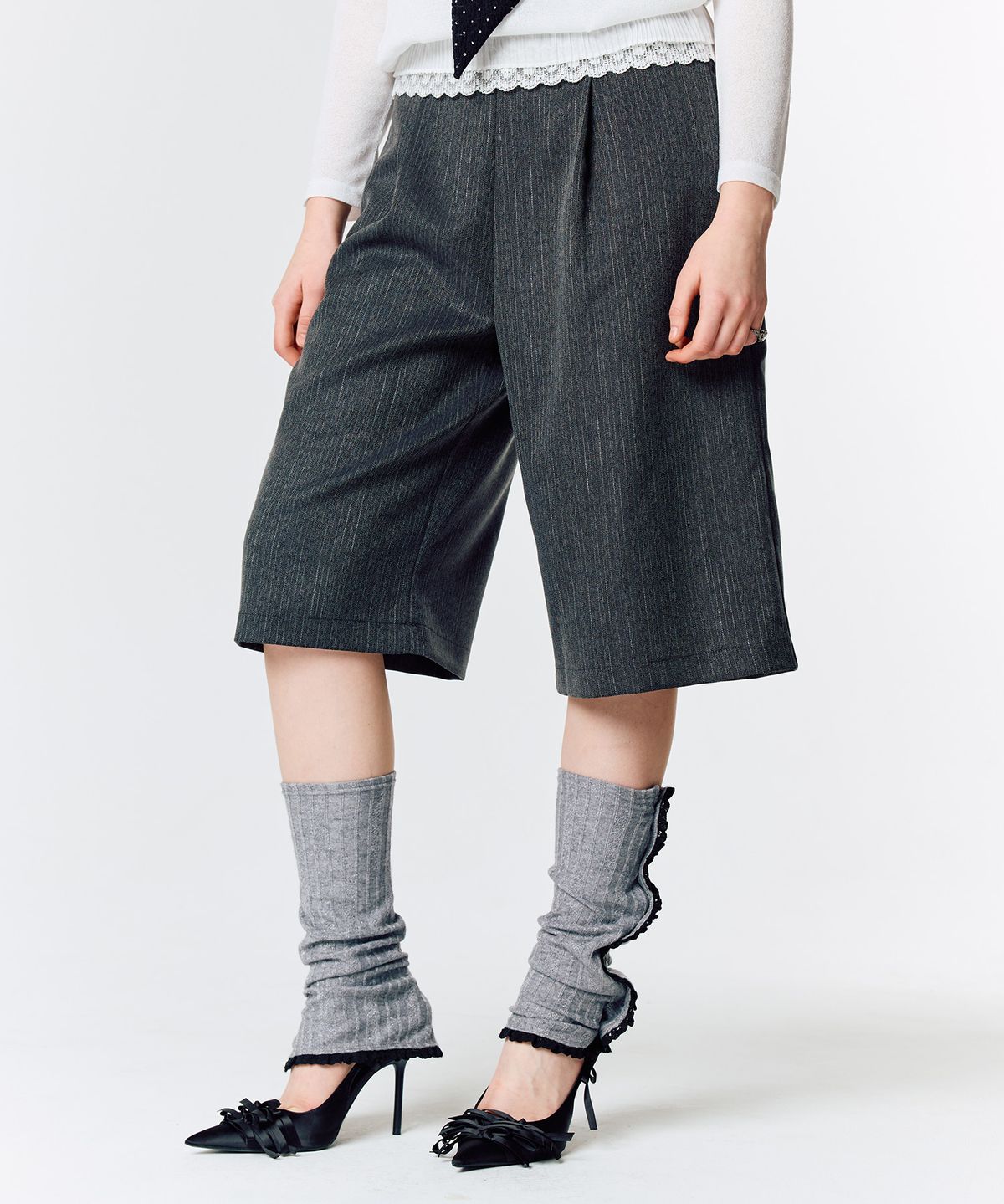 라티젠(LARTIGENT) L15 LACE BERMUDA PANTS (CHARCOAL)