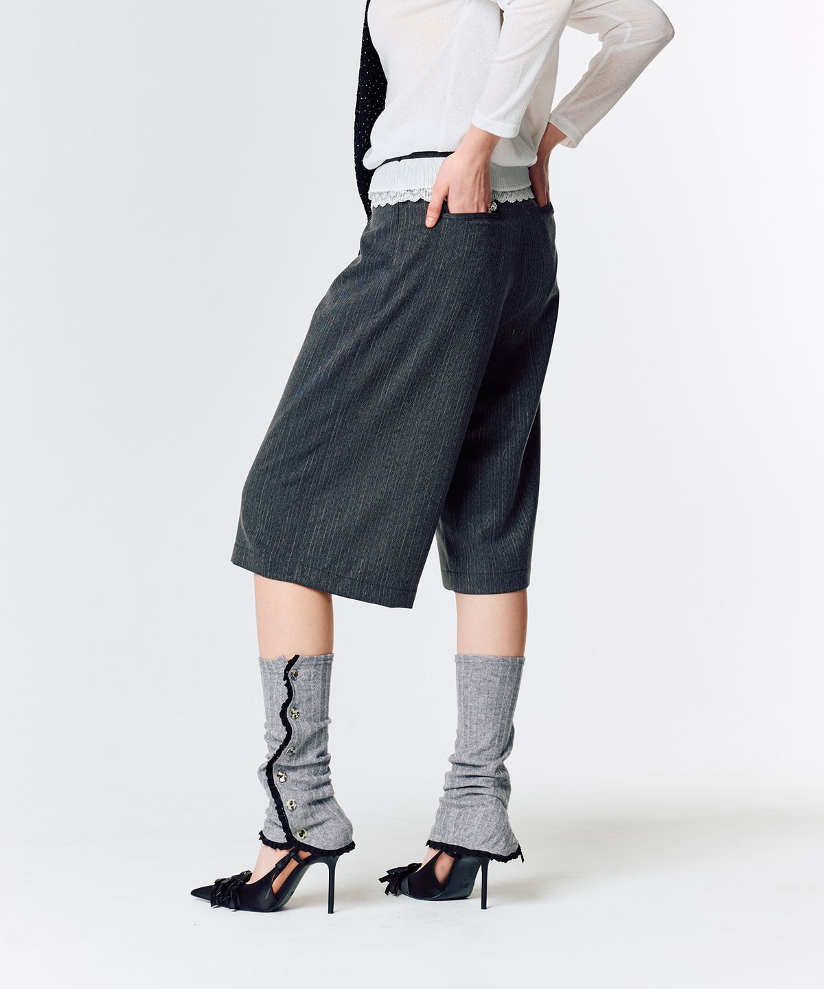 라티젠(LARTIGENT) L15 LACE BERMUDA PANTS (CHARCOAL)