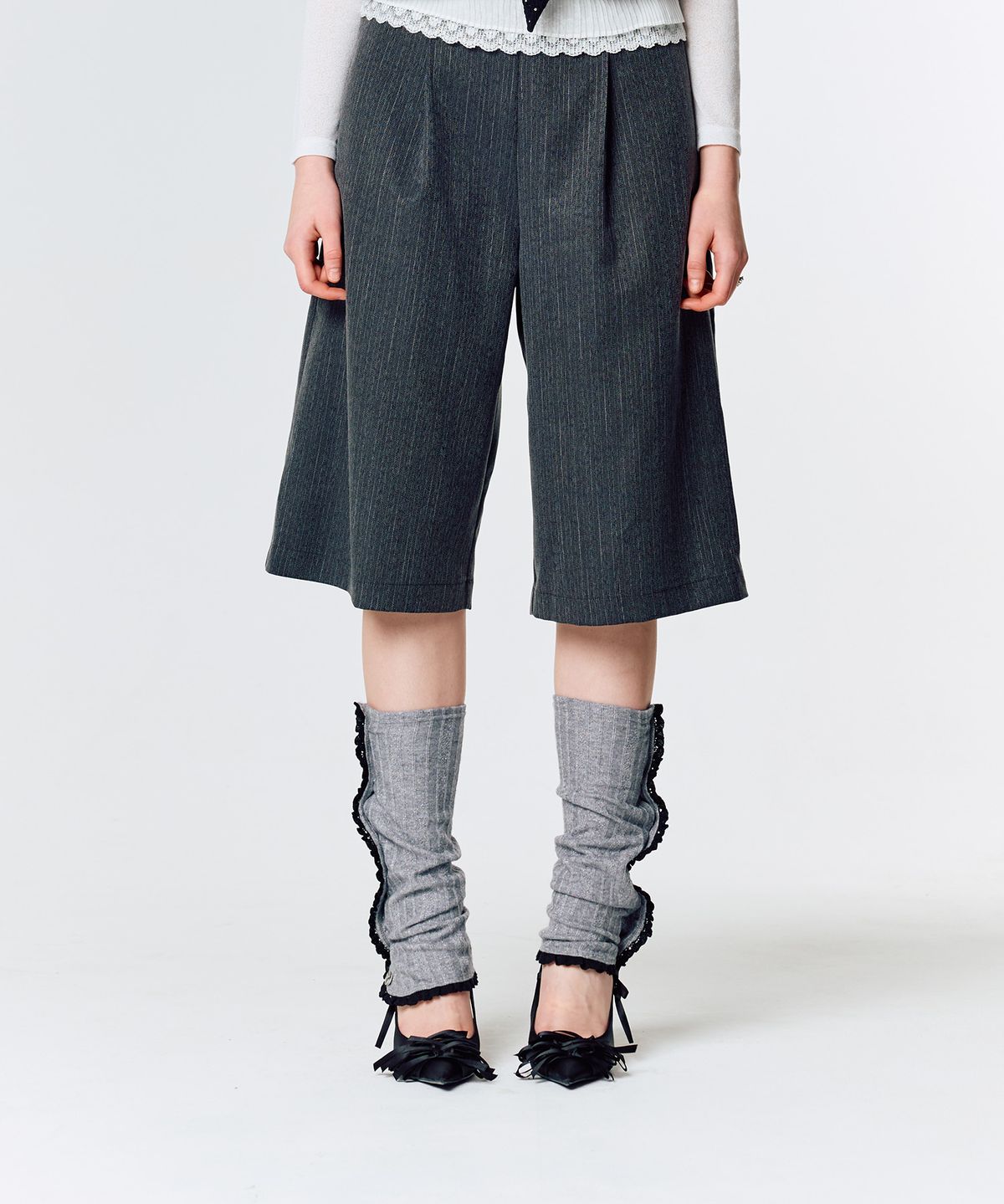 라티젠(LARTIGENT) L15 LACE BERMUDA PANTS (CHARCOAL)