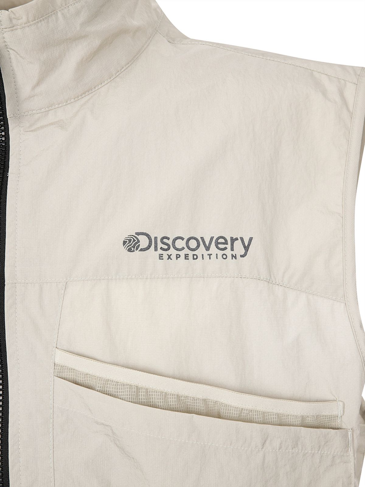 디스커버리 익스페디션(DISCOVERY EXPEDITION) 남성 경량 하이넥 베스트 (D.Skin Beige)