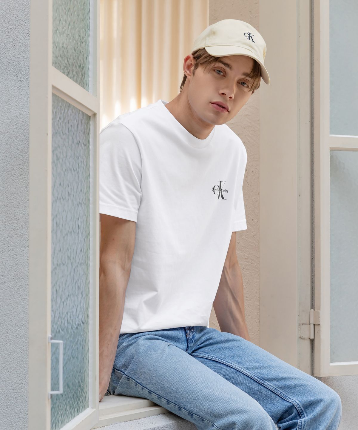 캘빈클라인 진(CALVIN KLEIN JEANS) 남녀공용 스몰 모노그램 로고 볼캡 4G5002G YAE