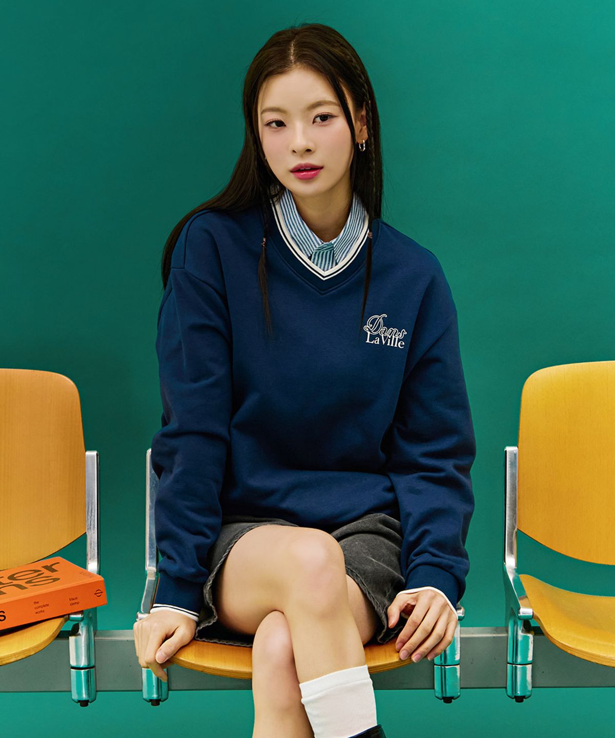 체이스컬트(CHASECULT) 여성 팁배색 브이넥 맨투맨 티셔츠-네이비
