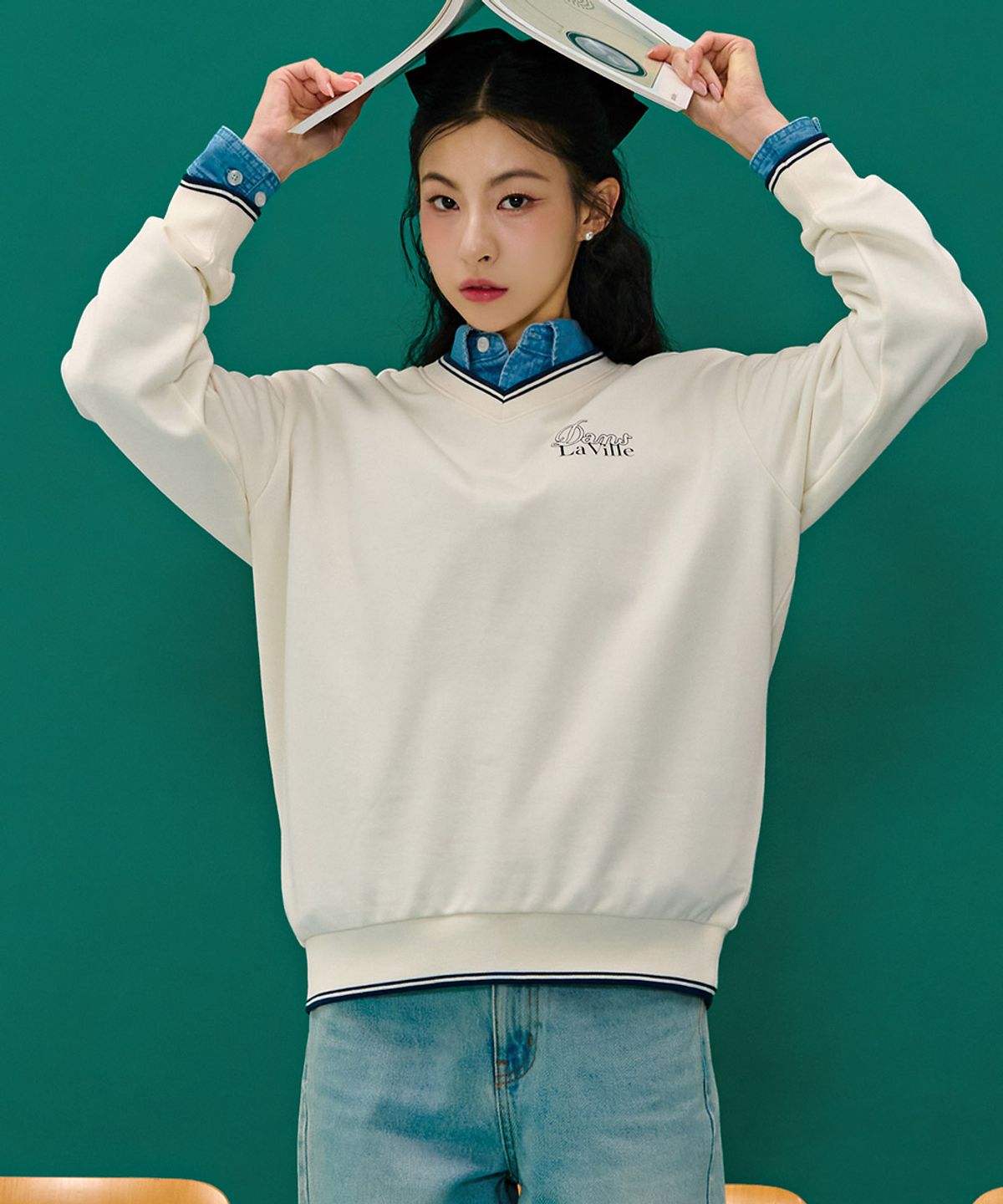 체이스컬트(CHASECULT) 여성 팁배색 브이넥 맨투맨 티셔츠-아이보리